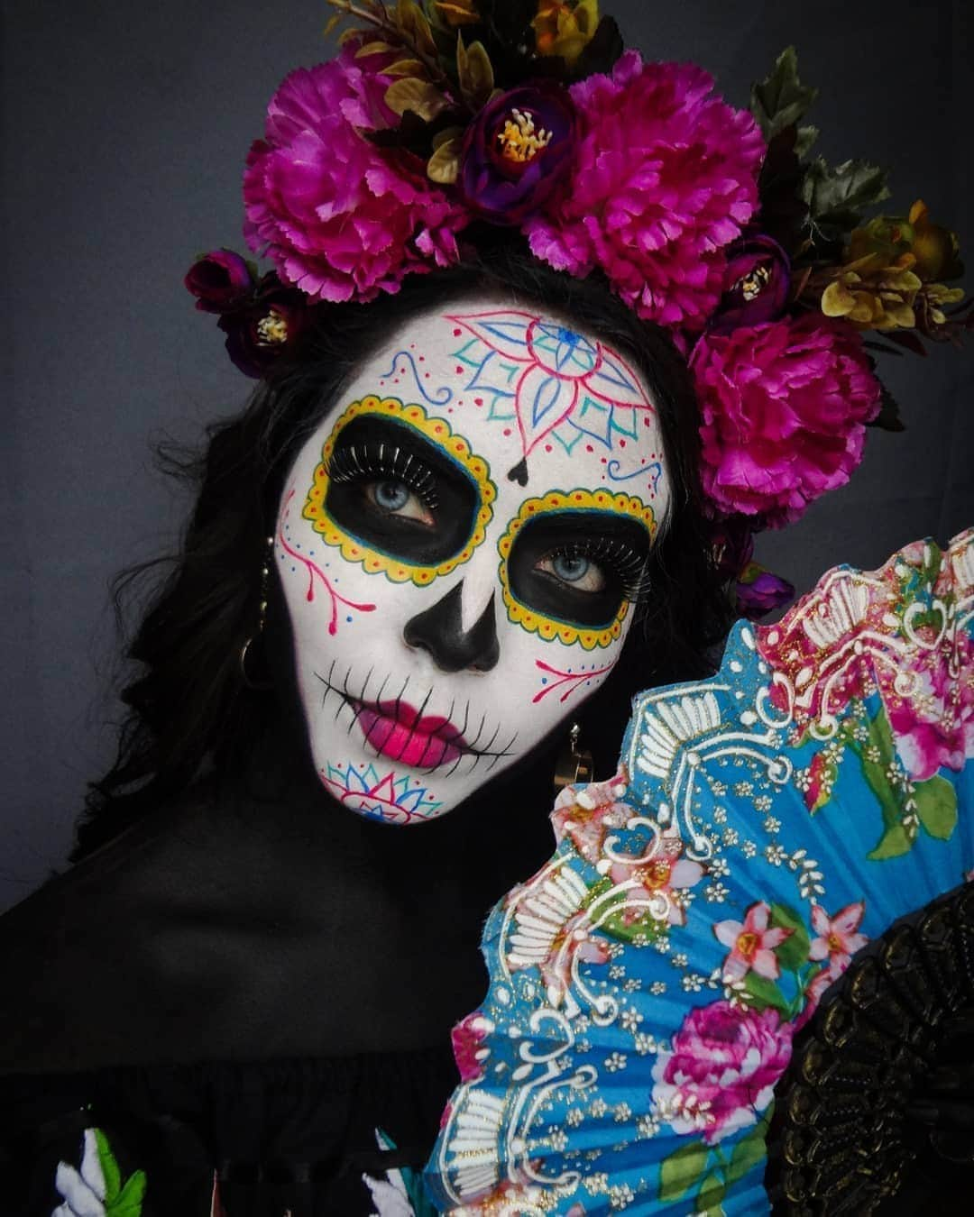 YouTubeさんのインスタグラム写真 - (YouTubeInstagram)「🌸💀🌸 @ixchel_agz will help you perfect your Día de Muertos look! 🔗  Link in bio for the full tutorial!」10月22日 5時49分 - youtube