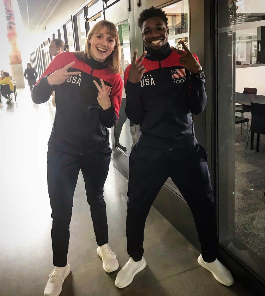 ケイティ・レデッキーさんのインスタグラム写真 - (ケイティ・レデッキーInstagram)「Throwback to good times with my friend, World Champion sprinter @nojo18! Tune in to #LunchWithLedecky and Lyles tomorrow, Thursday, at 12noon PT / 3 ET on IG Live. It’ll be fun😊 Send in your questions ⬇️」10月22日 6時02分 - katieledecky