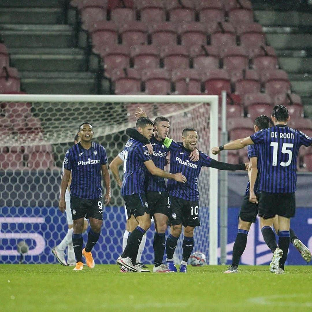 アレハンドロ・ゴメスさんのインスタグラム写真 - (アレハンドロ・ゴメスInstagram)「Una grande victoria en @championsleague ! 🔵⚫️ VAMOS ! 😄💪🏼」10月22日 6時07分 - papugomez_official