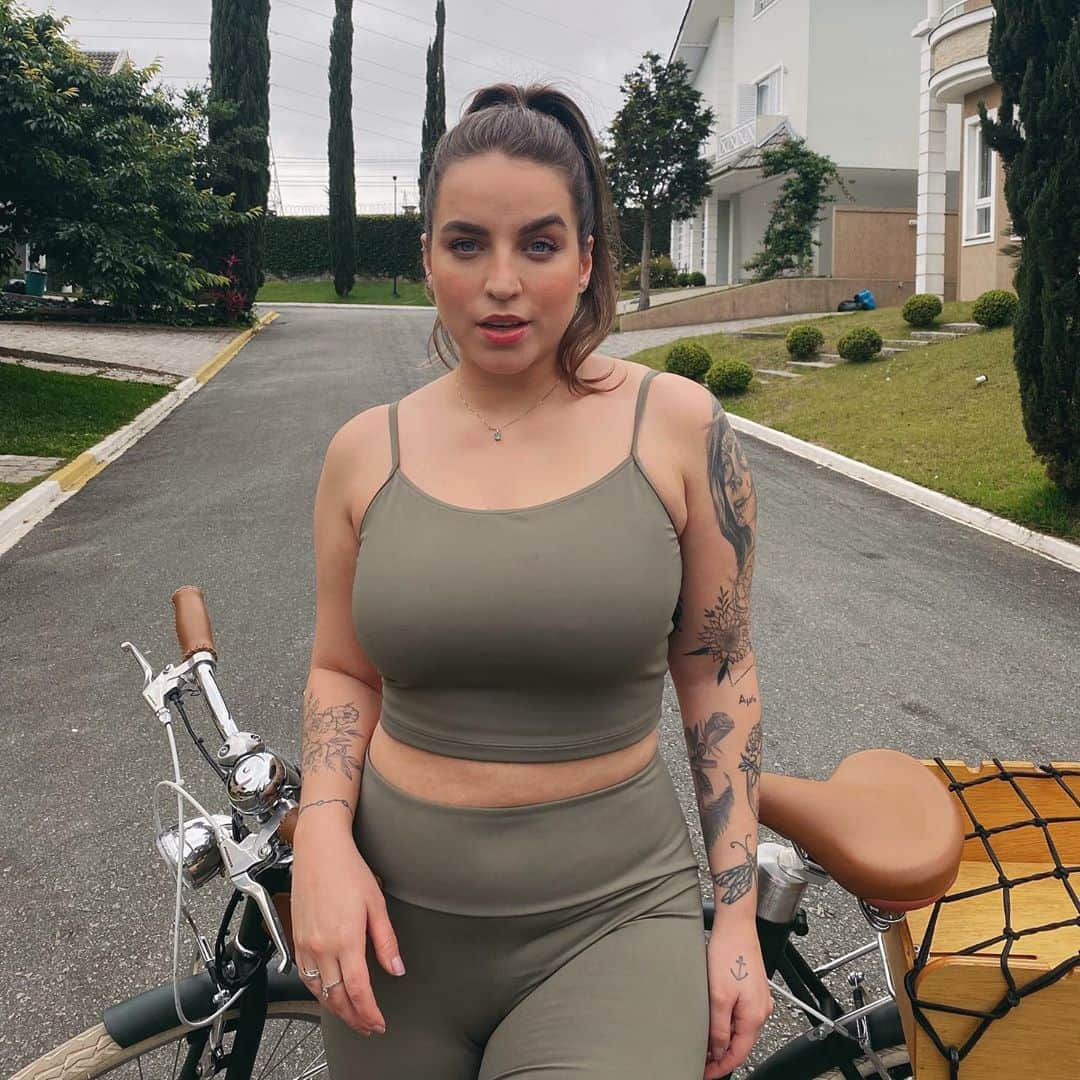 Bruna Unzuetaさんのインスタグラム写真 - (Bruna UnzuetaInstagram)「Alooo Brasil, sou a mais nova embaixadora da marca  @hoperesort 🌿💚 uma marca de fitness e beach que tem tudo a ver comigo 💁🏻‍♀️  E já to usando um look lindo, confortável e eco friendly da nova coleção Bambu, que traz um tecido biodegradável que garante a mesma qualidade e durabilidade de outros tecidos, mas com uma propriedade especial 🤍   #HOPEResort #HR *publicidade」10月22日 6時14分 - boounzueta