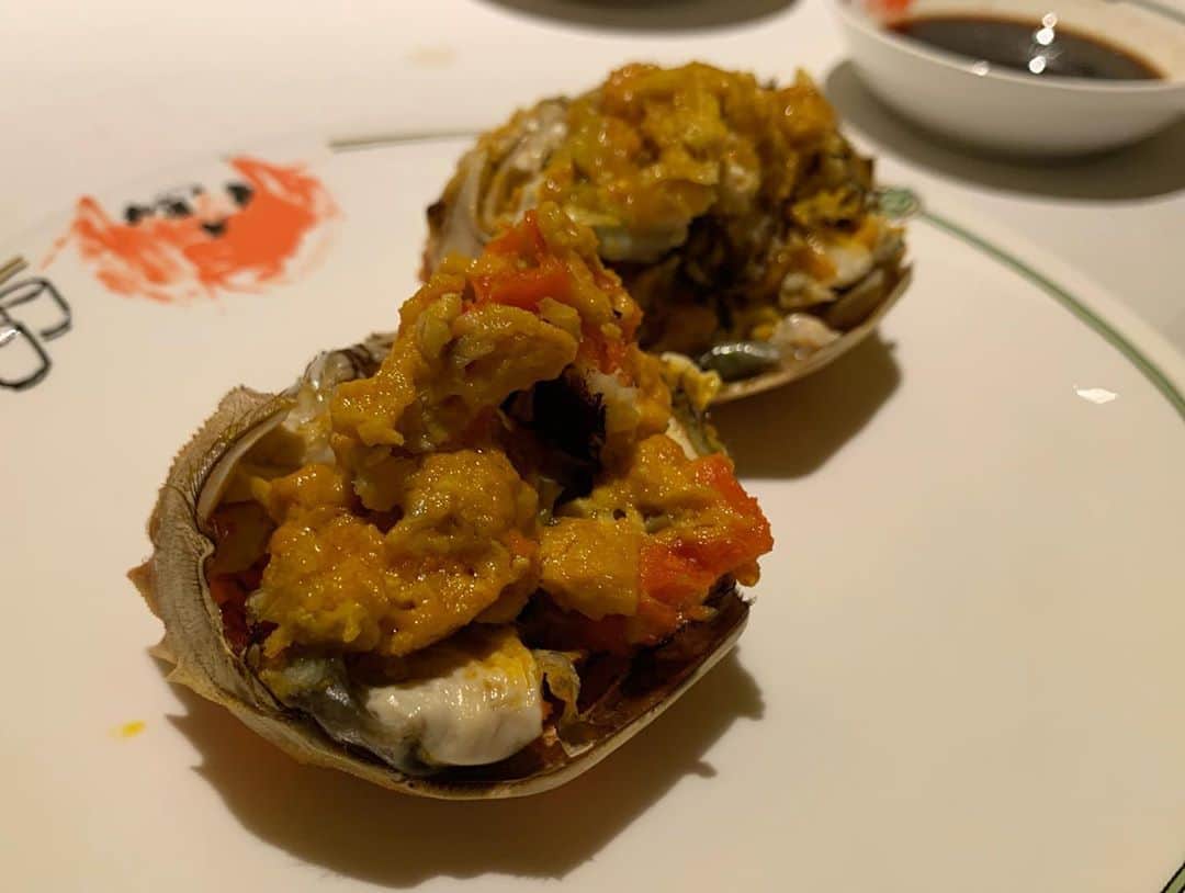 ぴょん♡さんのインスタグラム写真 - (ぴょん♡Instagram)「上海蟹の美味しい季節に🦀 個室に辿り着くまで時間かかるくらい大きな建物で、半沢直樹に出てきそうな晩餐会のテーブルもあり、 個室がすっごくラグジュアリーで最高な時間でした🥺✨ 北京ダックにフカヒレも全部美味しすぎ❤︎❤︎❤︎ 　 　 　 　 　 #中華料理 #フカヒレ #上海蟹 #富麗華 #港区 #東麻布」10月22日 6時20分 - tantanpu1225