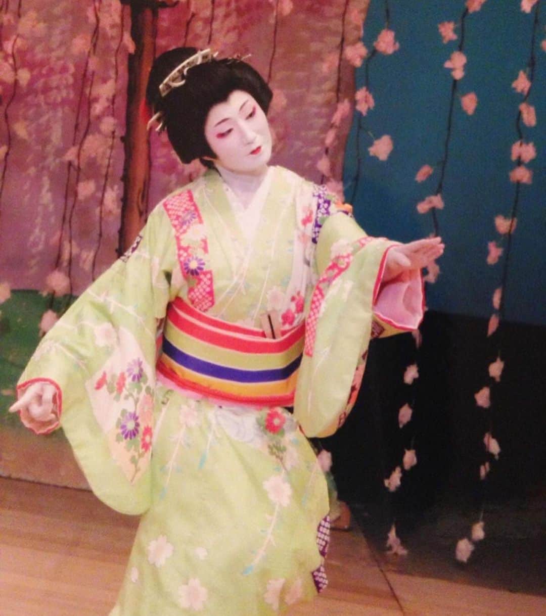 村上隆さんのインスタグラム写真 - (村上隆Instagram)「Saying Natori, She passed the examination for the master of Japanese dance! Aya Takano @takano.aya who says! It's really amazing! It's a series of surprises! Really congratulations!」10月22日 6時34分 - takashipom