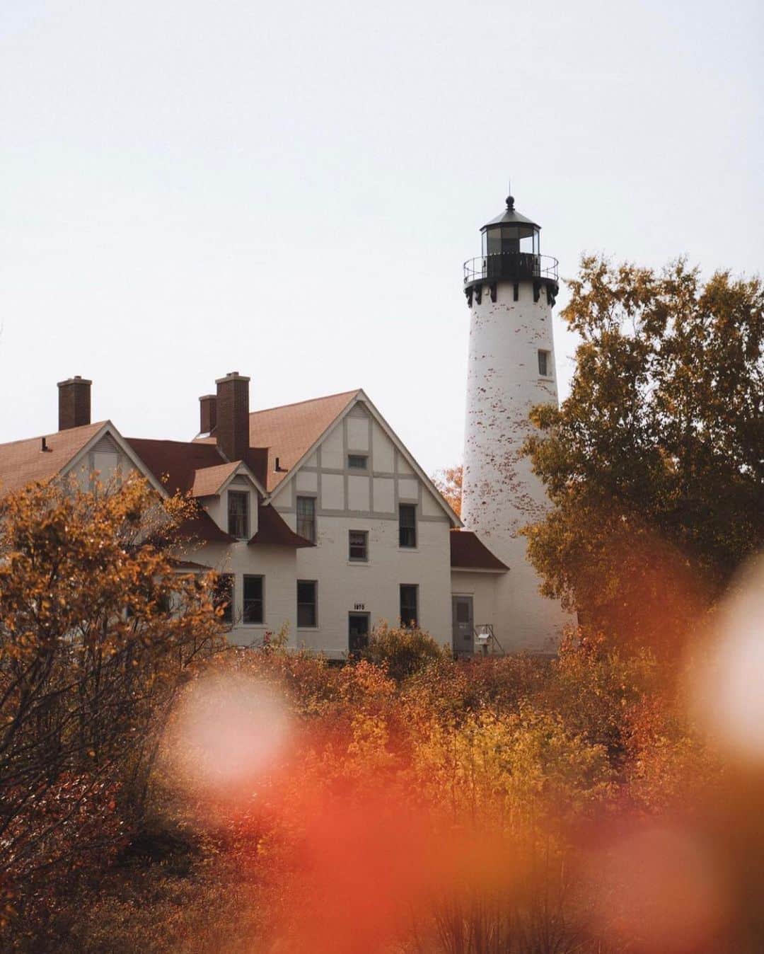 FOLKさんのインスタグラム写真 - (FOLKInstagram)「Only fall feels. Today’s favorites: 1.) @benwaugh 2.) @andrewtburns 3.) @jacobnordin 4.) @alwaysroaming 5.) @evakosmasflores 6.) @josiahwalkerphoto」10月22日 6時29分 - folkmagazine