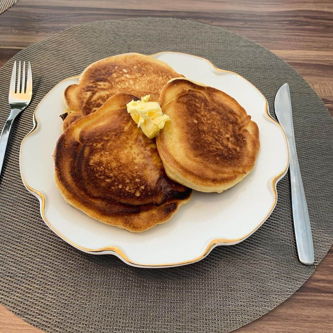 前谷楓さんのインスタグラム写真 - (前谷楓Instagram)「#goodmorning 🌞 たまに朝食で作るパンケーキ🥞🥣✨ ー材料ー ＊ホットケーキミックス ＊卵　 ＊豆乳　 よく牛乳の代わりに水か豆乳で代用します💭 ． #ホットケーキ#パンケーキ#朝食#朝ごはん#簡単レシピ #簡単料理#豆乳#豆乳レシピ #料理#モーニング#morning #cooking #クッキング#クッキングラマー #時短レシピ #時短料理 #時短 #お皿#食器#IKEA#フランフラン#francfranc #イケア#ミスコン#ミスキャンパス#ミスキャンパス関西学院大学2020#ミスキャンパス関西学院大学#カエグルメ」10月22日 6時40分 - bibi_pilates