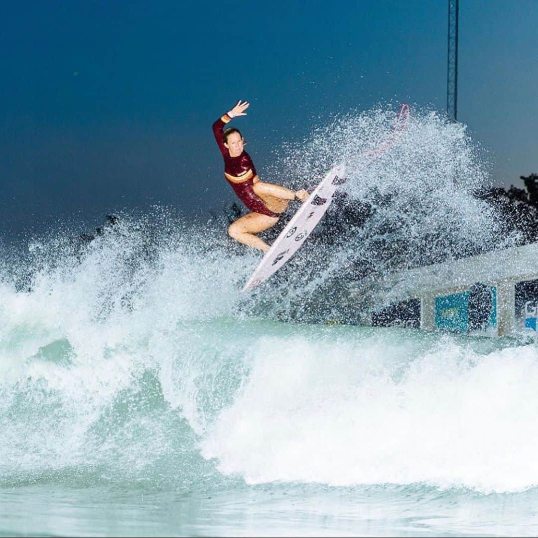 Bethany Hamiltonのインスタグラム：「I was 4 month prego playing on the air section with @ripcurl_women at @bsrsurfresort and it was a challenge to say the least! 😳🤰🏼🤔😆 can’t say that’s the best idea but I’m just a frother when it comes to a wave pool and air sections 😜 I packed some solid hours with the groms and kept up. I managed to stomp a few even with my wonky balance and baby pooch coming along. As always it was blast!  Oddly enough, when I’m prego I feel more energized when I surf and often when I’m not surfing I feel way more sluggish...」