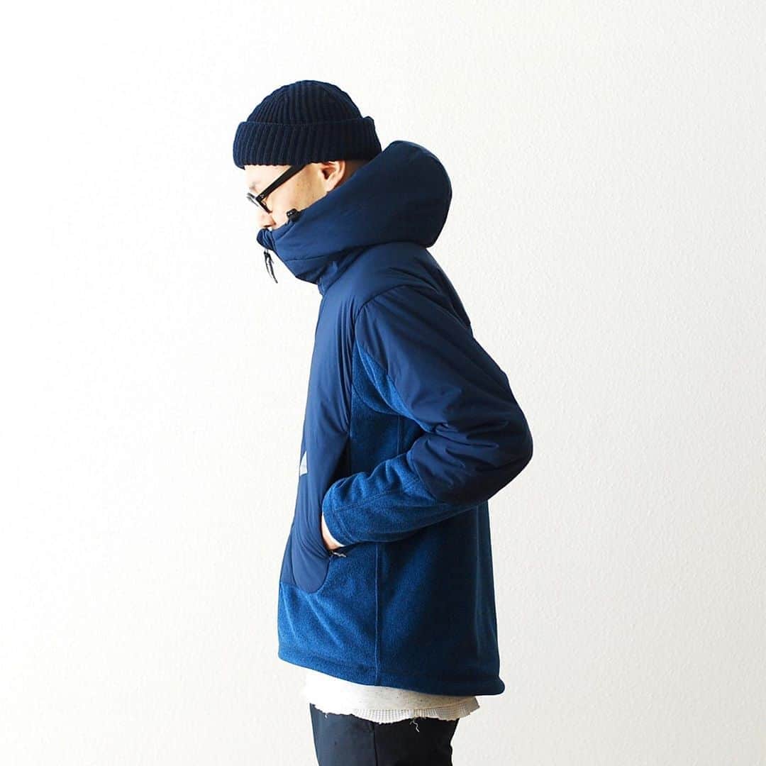 のインスタグラム：「_ and wander / アンドワンダー  "top fleece jacket" ¥44,000- _ 〈online store / @digital_mountain〉 https://www.digital-mountain.net/shopdetail/000000008439/ _ 【オンラインストア#DigitalMountain へのご注文】 *24時間受付 *15時までのご注文で即日発送 *1万円以上ご購入で送料無料 tel：084-973-8204 _ We can send your order overseas. Accepted payment method is by PayPal or credit card only. (AMEX is not accepted)  Ordering procedure details can be found here. >>http://www.digital-mountain.net/html/page56.html _ #andwander #アンドワンダー _ 本店：#WonderMountain  blog>> http://wm.digital-mountain.info/blog/ _ 〒720-0044  広島県福山市笠岡町4-18  JR 「#福山駅」より徒歩10分 #ワンダーマウンテン #japan #hiroshima #福山 #福山市 #尾道 #倉敷 #鞆の浦 近く _ 系列店：@hacbywondermountain _」