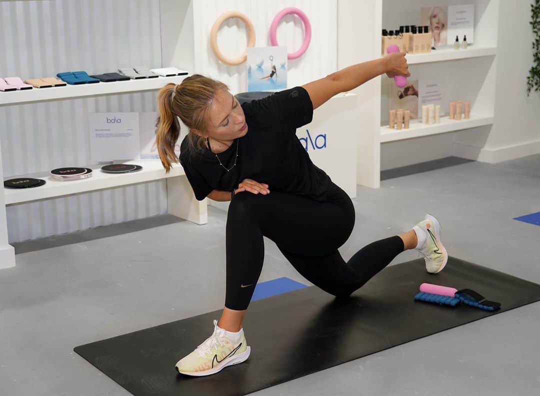 マリア・シャラポワさんのインスタグラム写真 - (マリア・シャラポワInstagram)「Moments from our workout yesterday 🏋️‍♀️🤸🧘‍♂️🤓」10月22日 7時03分 - mariasharapova