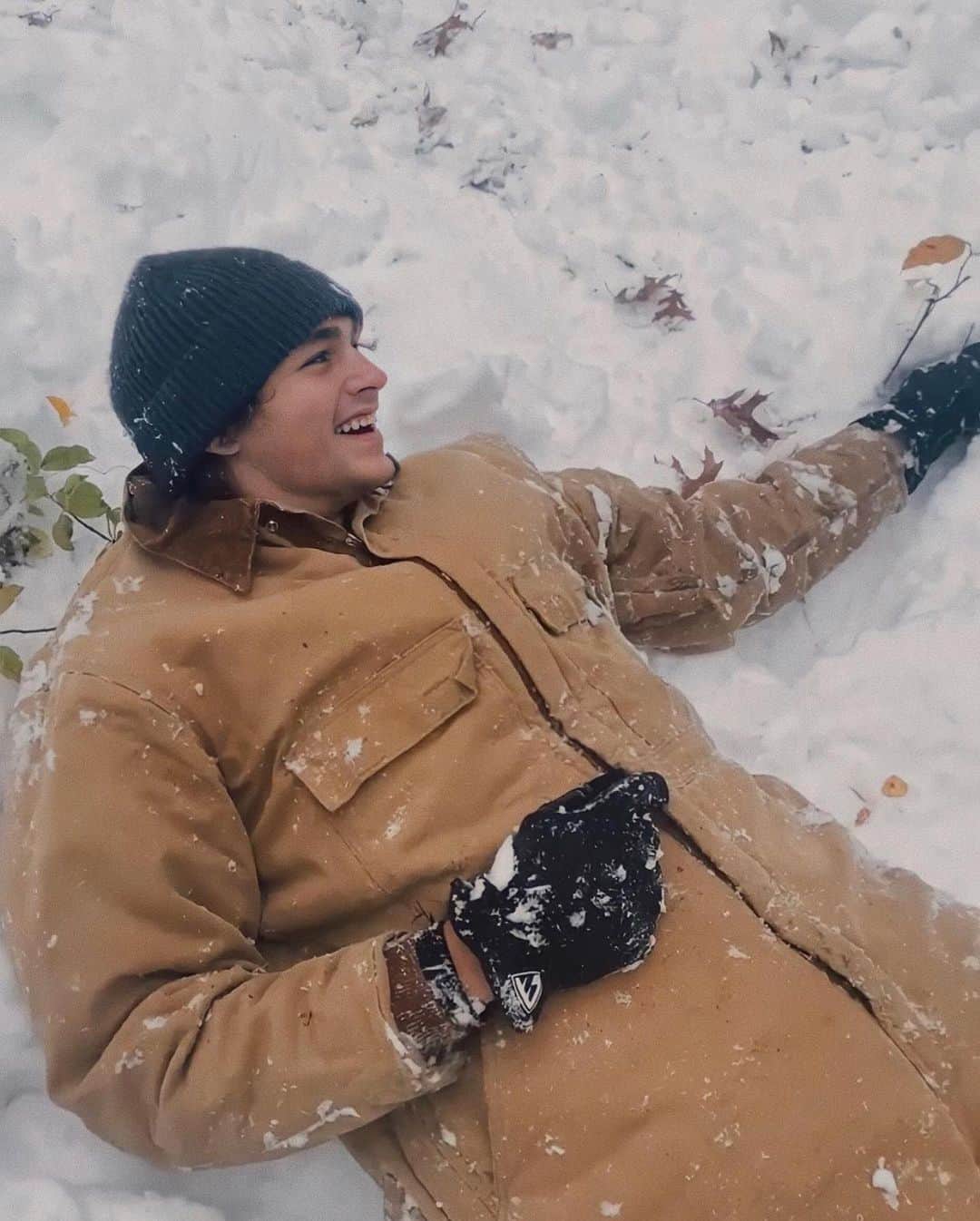 Jonahmaraisさんのインスタグラム写真 - (JonahmaraisInstagram)「had the best sledding and snowball fight sesh with @imsveamarie this morning」10月22日 7時03分 - jonahmarais