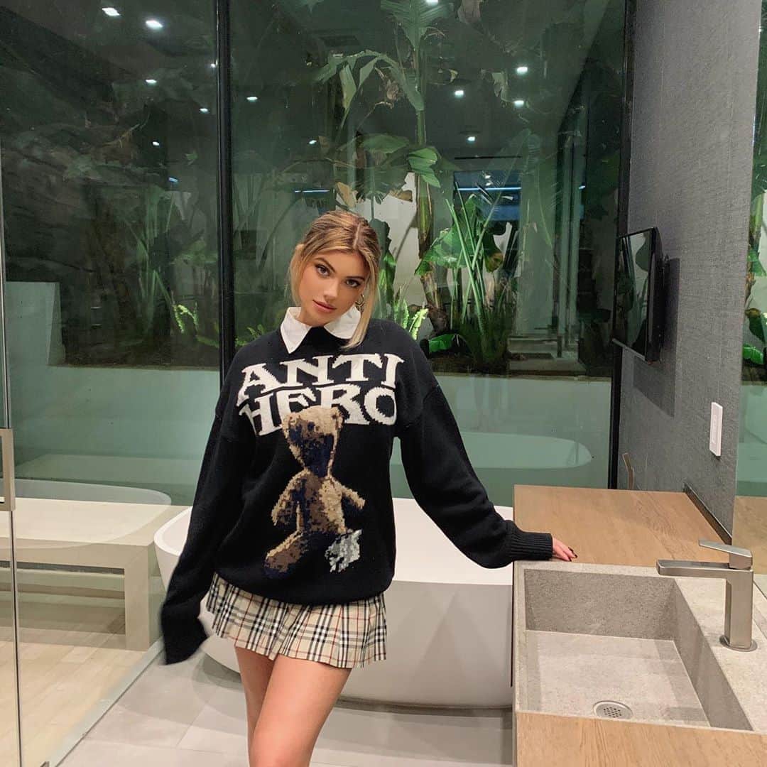 ケルシーのインスタグラム：「🤢」