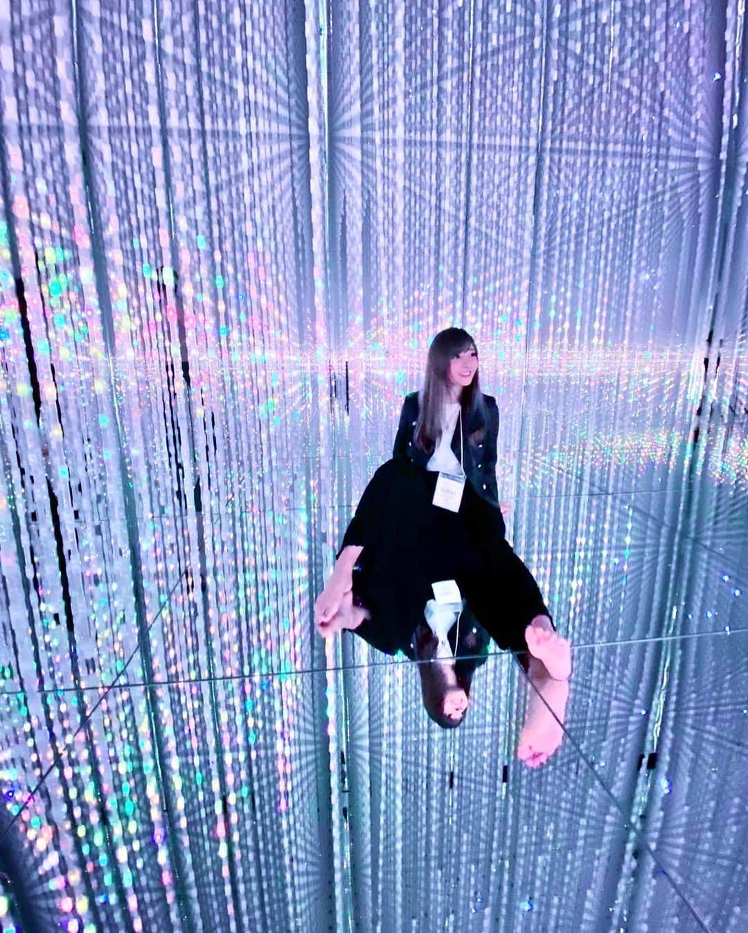 五位渕のぞみさんのインスタグラム写真 - (五位渕のぞみInstagram)「#teamLabPlanets TOKYOへ⭐️🌈✨ @teamlab.planets @teamlab  豊洲にある「水に入るミュージアム」 フォトジェニックな空間に感動しっぱなしでした😭💓✨✨ ㅤㅤㅤㅤㅤㅤㅤㅤㅤ  💙teamLab Planets TOKYO💙 東京都江東区豊洲6-1-16 （新豊洲駅の目の前） ㅤㅤㅤㅤㅤㅤㅤㅤㅤ ✅開催期間 開催中～2022年末までの期間限定 ㅤㅤㅤㅤㅤㅤㅤㅤㅤ ✅営業時間 平日　10:00～19:00 休日　9:00～19:00 ㅤㅤㅤㅤㅤㅤㅤㅤㅤ ✅料金 ＜2020/6/13～入場分＞エントランスパス 大人（18歳以上）：3,200円 学割（大学生・専門学生）：2,500円 学割（中学生・高校生）：2,000円 小人（4歳～12歳）：800円 シニア（65歳以上）：2,400円 障がい者割引：1,600円 ㅤㅤㅤㅤㅤㅤㅤㅤㅤ ————————————————————————  🎫お得なクーポン🎫 ㅤㅤㅤㅤㅤㅤㅤㅤㅤ 公式サイトにて使用できる期間限定クーポンで チケット代30%OFF！大人チケットの場合、　3,200円→2,240円に！！  ▼クーポンコード planets  ▼対象入場期間 2020/10/1(木)~2021/2/28(日)  ▼使用方法： チームラボプラネッツ（豊洲）の公式サイトで チケット購入時にクーポンコード「planets」を 入力し「適用」ボタンを押すと、割引価格で購入可😭ㅤㅤㅤㅤㅤㅤㅤㅤㅤㅤㅤㅤㅤㅤㅤㅤㅤㅤ 東京に２つのチームラボ💫 💟地図のないミュージアム(お台場) 　　👉「チームラボボーダレス」 💟水に入るミュージアム(豊洲） 　　👉チームラボプラネッツ ㅤㅤㅤㅤㅤㅤㅤㅤㅤ ㅤㅤㅤㅤㅤㅤㅤㅤㅤ お台場と豊洲の2つの「チームラボ」は 「お台場は子ども向け、豊洲は大人向け」と聞くのですが、豊洲も水に入る作品があるなどお子さんでも 十分楽しめる空間だなぁーと思いました👦💗👧 ㅤㅤㅤㅤㅤㅤㅤㅤㅤ 両方のアート世界を体感してみるのも良さそ🥰❤️ ㅤㅤㅤㅤㅤㅤㅤㅤㅤ 足の骨折が治ったらゼッタイお台場も行きたい😆🎶 ㅤㅤㅤㅤㅤㅤㅤㅤㅤ ㅤㅤㅤㅤㅤㅤㅤㅤㅤ ㅤㅤㅤㅤㅤㅤㅤㅤㅤ  ㅤㅤㅤㅤㅤㅤㅤㅤㅤ ㅤㅤㅤㅤㅤㅤㅤㅤㅤ ㅤㅤㅤㅤㅤㅤㅤㅤㅤ  ㅤㅤㅤㅤㅤㅤㅤㅤㅤ ㅤㅤㅤㅤㅤㅤㅤㅤㅤ ㅤㅤㅤㅤㅤㅤㅤㅤㅤ  ㅤㅤㅤㅤㅤㅤㅤㅤㅤ ㅤㅤㅤㅤㅤㅤㅤㅤㅤ ㅤㅤㅤㅤㅤㅤㅤㅤㅤ  #チームラボプラネッツ #チームラボ豊洲 #pr #トリドリベース #豊洲 #新豊洲 #フォトジェニック #팀랩 #팀랩라이프 #art #digitalart #waterart #japan #visitjapan #tokyo #toyosu #instaart #photogenic #teamLabBorderless #teamLab无界 #teamLab无界上海 #teamLabShanghai #デジタルアート #デートスポット #チームラボボーダレス #豊洲デート @teamlab_borderless @teamlab.planets @teamlab_borderless_shanghai」10月22日 7時11分 - nonnon0319
