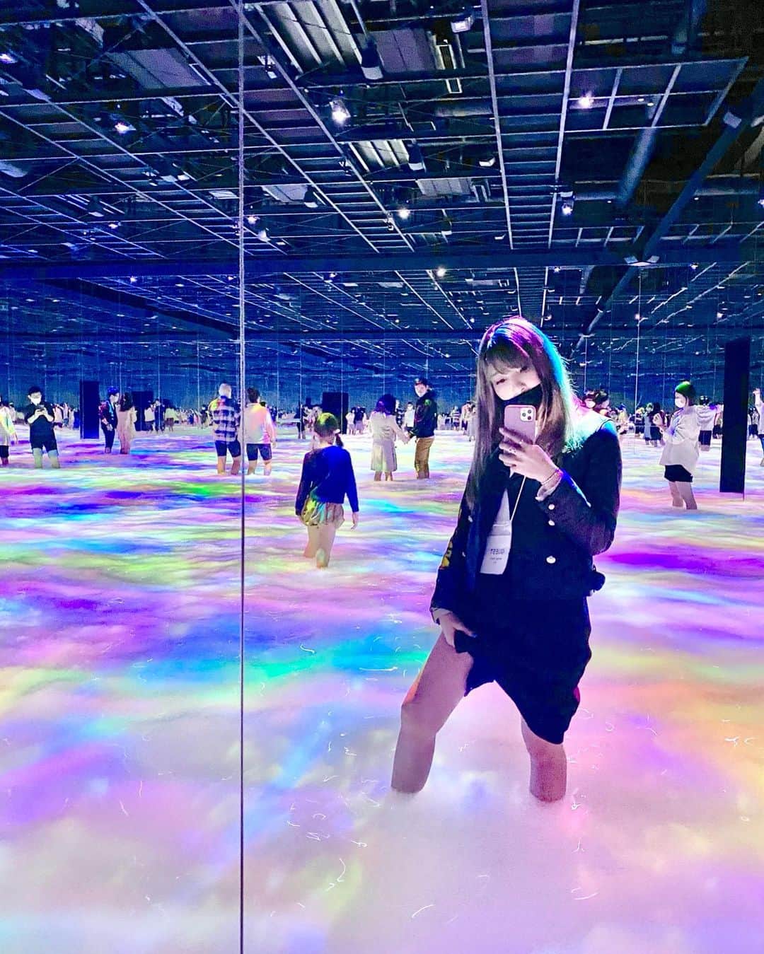 五位渕のぞみさんのインスタグラム写真 - (五位渕のぞみInstagram)「#teamLabPlanets TOKYOへ⭐️🌈✨ @teamlab.planets @teamlab  豊洲にある「水に入るミュージアム」 フォトジェニックな空間に感動しっぱなしでした😭💓✨✨ ㅤㅤㅤㅤㅤㅤㅤㅤㅤ  💙teamLab Planets TOKYO💙 東京都江東区豊洲6-1-16 （新豊洲駅の目の前） ㅤㅤㅤㅤㅤㅤㅤㅤㅤ ✅開催期間 開催中～2022年末までの期間限定 ㅤㅤㅤㅤㅤㅤㅤㅤㅤ ✅営業時間 平日　10:00～19:00 休日　9:00～19:00 ㅤㅤㅤㅤㅤㅤㅤㅤㅤ ✅料金 ＜2020/6/13～入場分＞エントランスパス 大人（18歳以上）：3,200円 学割（大学生・専門学生）：2,500円 学割（中学生・高校生）：2,000円 小人（4歳～12歳）：800円 シニア（65歳以上）：2,400円 障がい者割引：1,600円 ㅤㅤㅤㅤㅤㅤㅤㅤㅤ ————————————————————————  🎫お得なクーポン🎫 ㅤㅤㅤㅤㅤㅤㅤㅤㅤ 公式サイトにて使用できる期間限定クーポンで チケット代30%OFF！大人チケットの場合、　3,200円→2,240円に！！  ▼クーポンコード planets  ▼対象入場期間 2020/10/1(木)~2021/2/28(日)  ▼使用方法： チームラボプラネッツ（豊洲）の公式サイトで チケット購入時にクーポンコード「planets」を 入力し「適用」ボタンを押すと、割引価格で購入可😭ㅤㅤㅤㅤㅤㅤㅤㅤㅤㅤㅤㅤㅤㅤㅤㅤㅤㅤ 東京に２つのチームラボ💫 💟地図のないミュージアム(お台場) 　　👉「チームラボボーダレス」 💟水に入るミュージアム(豊洲） 　　👉チームラボプラネッツ ㅤㅤㅤㅤㅤㅤㅤㅤㅤ ㅤㅤㅤㅤㅤㅤㅤㅤㅤ お台場と豊洲の2つの「チームラボ」は 「お台場は子ども向け、豊洲は大人向け」と聞くのですが、豊洲も水に入る作品があるなどお子さんでも 十分楽しめる空間だなぁーと思いました👦💗👧 ㅤㅤㅤㅤㅤㅤㅤㅤㅤ 両方のアート世界を体感してみるのも良さそ🥰❤️ ㅤㅤㅤㅤㅤㅤㅤㅤㅤ 足の骨折が治ったらゼッタイお台場も行きたい😆🎶 ㅤㅤㅤㅤㅤㅤㅤㅤㅤ ㅤㅤㅤㅤㅤㅤㅤㅤㅤ ㅤㅤㅤㅤㅤㅤㅤㅤㅤ  ㅤㅤㅤㅤㅤㅤㅤㅤㅤ ㅤㅤㅤㅤㅤㅤㅤㅤㅤ ㅤㅤㅤㅤㅤㅤㅤㅤㅤ  ㅤㅤㅤㅤㅤㅤㅤㅤㅤ ㅤㅤㅤㅤㅤㅤㅤㅤㅤ ㅤㅤㅤㅤㅤㅤㅤㅤㅤ  ㅤㅤㅤㅤㅤㅤㅤㅤㅤ ㅤㅤㅤㅤㅤㅤㅤㅤㅤ ㅤㅤㅤㅤㅤㅤㅤㅤㅤ  #チームラボプラネッツ #チームラボ豊洲 #pr #トリドリベース #豊洲 #新豊洲 #フォトジェニック #팀랩 #팀랩라이프 #art #digitalart #waterart #japan #visitjapan #tokyo #toyosu #instaart #photogenic #teamLabBorderless #teamLab无界 #teamLab无界上海 #teamLabShanghai #デジタルアート #デートスポット #チームラボボーダレス #豊洲デート @teamlab_borderless @teamlab.planets @teamlab_borderless_shanghai」10月22日 7時11分 - nonnon0319