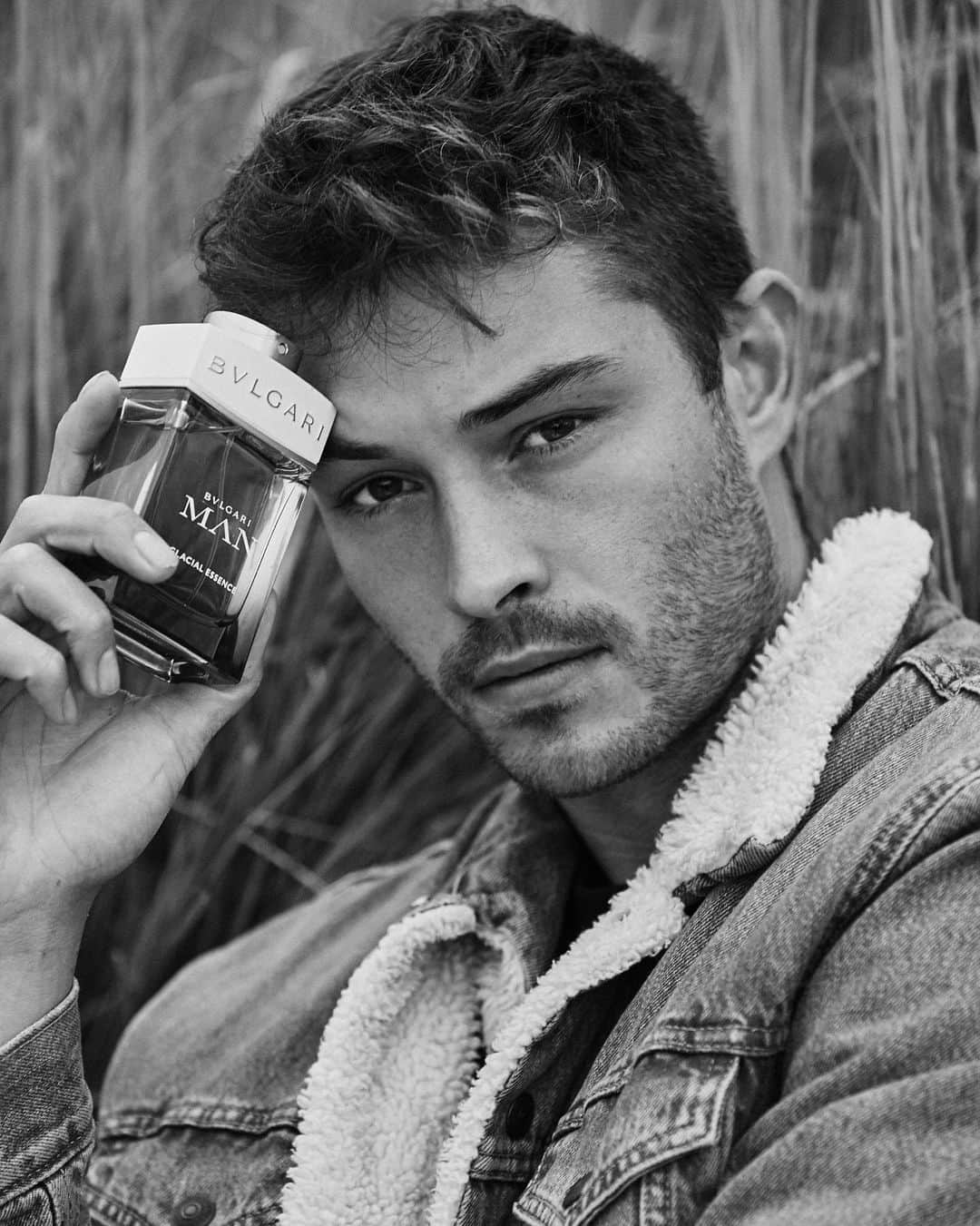 フランシスコ･ラチョースキーのインスタグラム：「Excited to work with @bulgariparfums in support of their new fragrance #ManGlacialEssence inspired by reconnection.  Tag a friend and use #ConquerYourGreatness for a chance to win #BvlgariParfum Man Glacial Essence. #ad 📸by @fernandosippel」