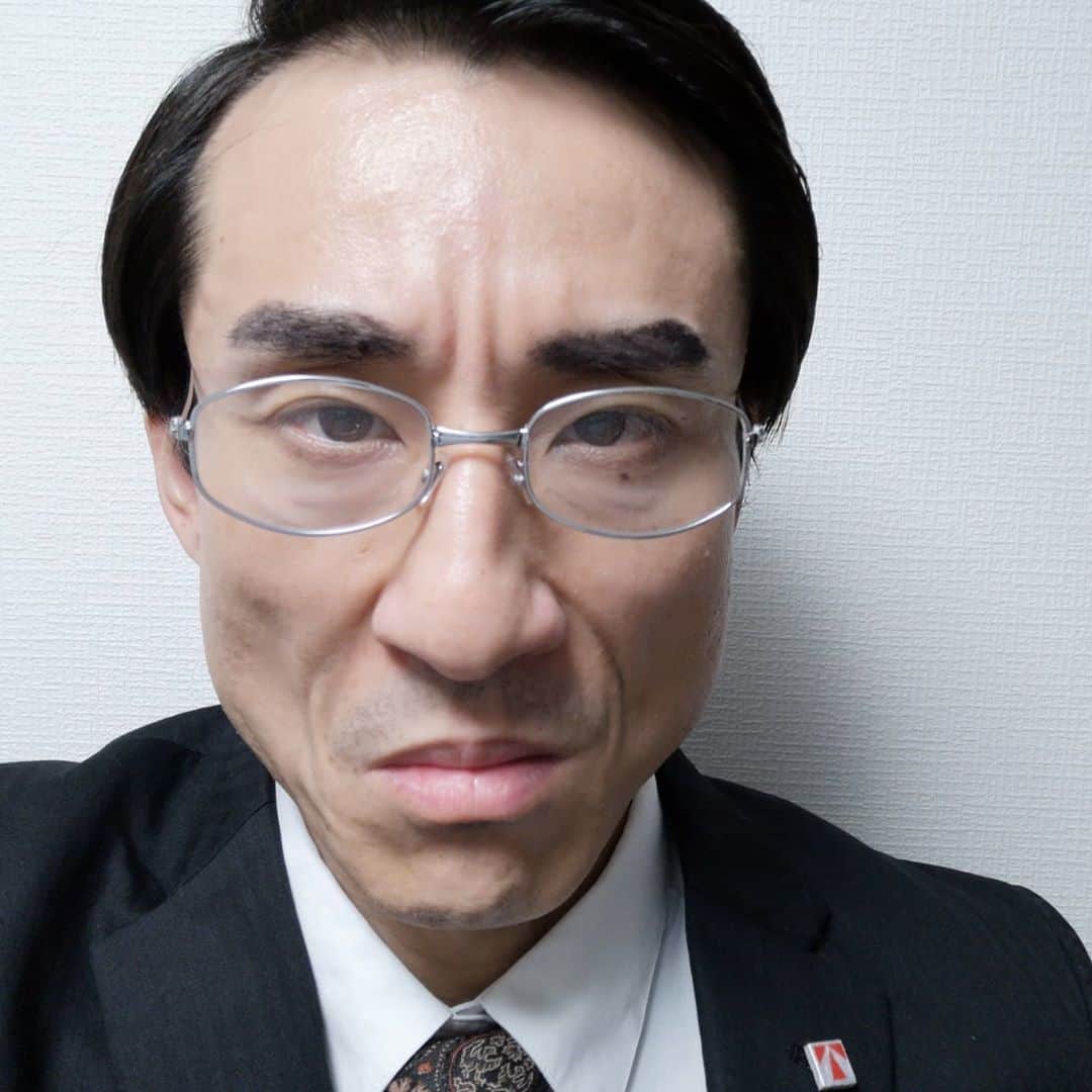 のインスタグラム：「新しいなだぎちゃんねるの動画、アップしました。。【銀行密着24時】警察24時シリーズと、マネーの虎の虎が半沢直樹だったら…と言う要素も取り入れられてますわな😄楽しんでくれたら幸いですわな、、 https://youtu.be/jjRpm_kUYbM #なだぎちゃんねる  #半沢直樹  #紀本常務は出ません  #警察24時  #マネーの虎」