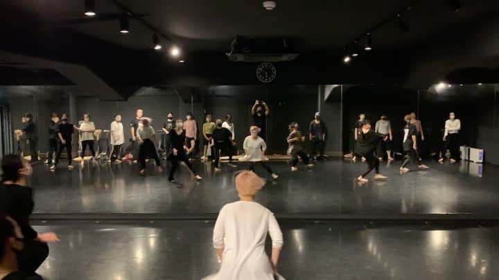 黒須洋壬のインスタグラム：「黒須洋嗣 JAZZ CLASS 2020.Oct.22nd @danceworks_jpn  @xross #thisisme #kealasettle  #mask #dance #jazzdance #tokyo #japan」