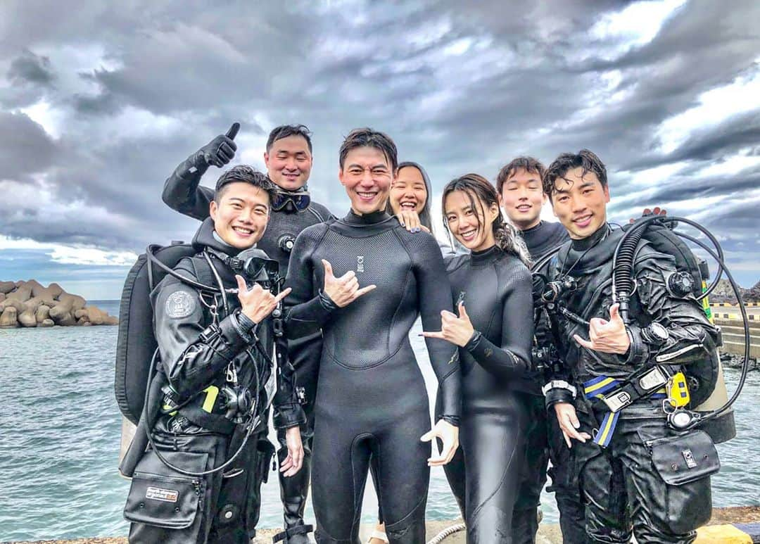 ソン・ジェヒさんのインスタグラム写真 - (ソン・ジェヒInstagram)「🌊파도야 쳐봐라 내가 잠수 안하나  -송다이버  #사랑해요 #NB다이버스 @nudiblue ❤  NB의 ACE 최고 훈남 김정훈선생님 (@hoony_vers ) 정말 최고십니다👍 나의 #인생버디 이자 다이버동기 지소연다이버👉 자넨 #인간승리 야👍 고생했어👍 사랑해❤  바닷물은 말이야 짜  - #열쩡부부」10月22日 18時09分 - songj1211