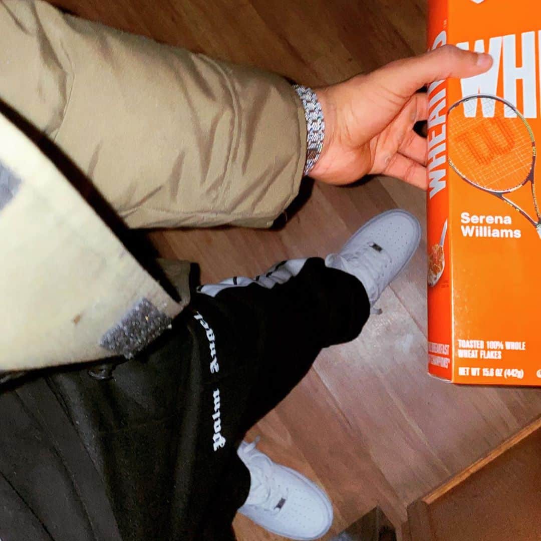 トレイ・バークのインスタグラム：「Protected by  thm angels nd members 🤷🏽‍♂️✔️💸🤫」