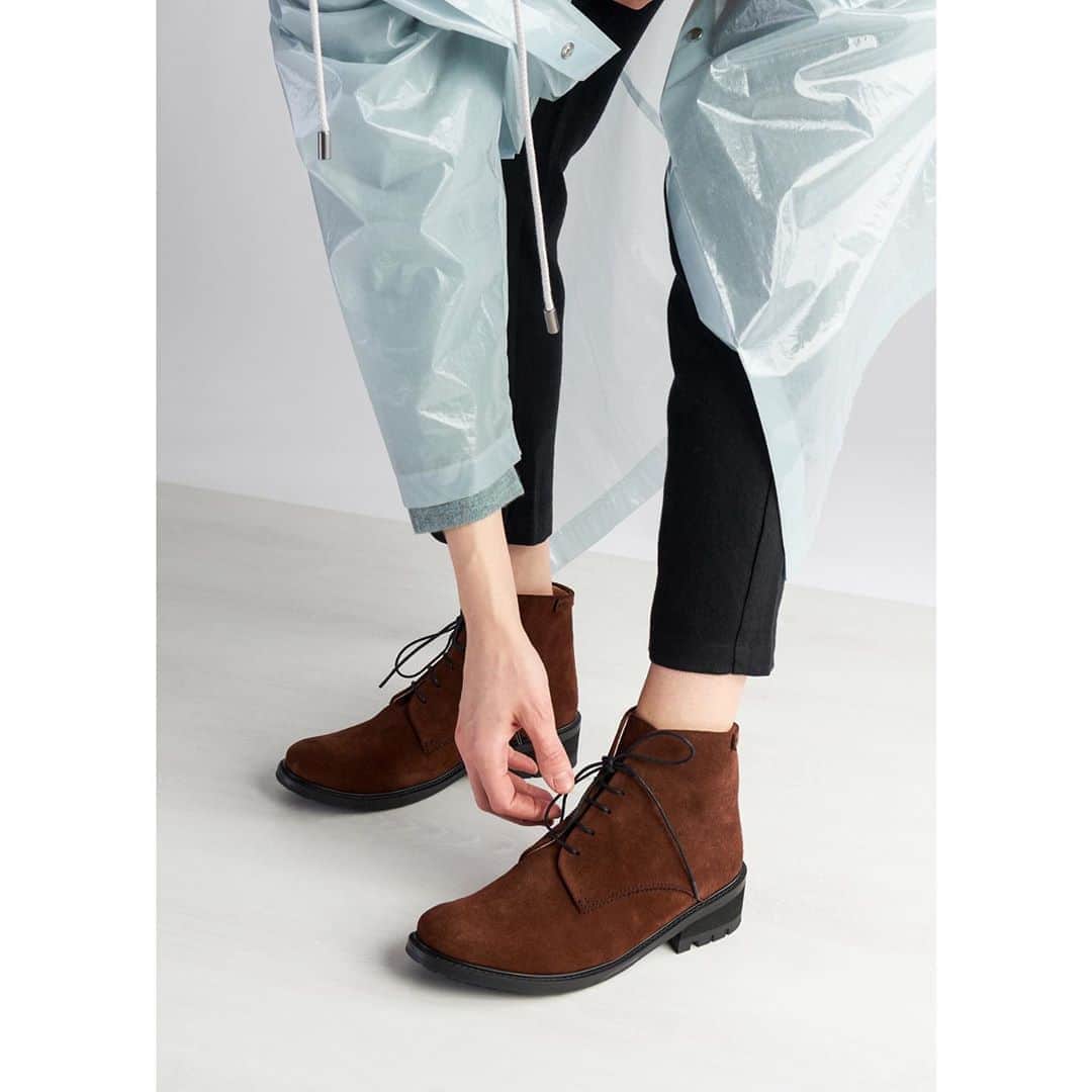 テーリポルキのインスタグラム：「Don’t let the rain stop you! Waterproof shoes are here to save your Autumn ☔️ . . #TERHIPÖLKKI #terhipölkkistore #finnishdesign #sustainable #footwear #shoes #waterproof」