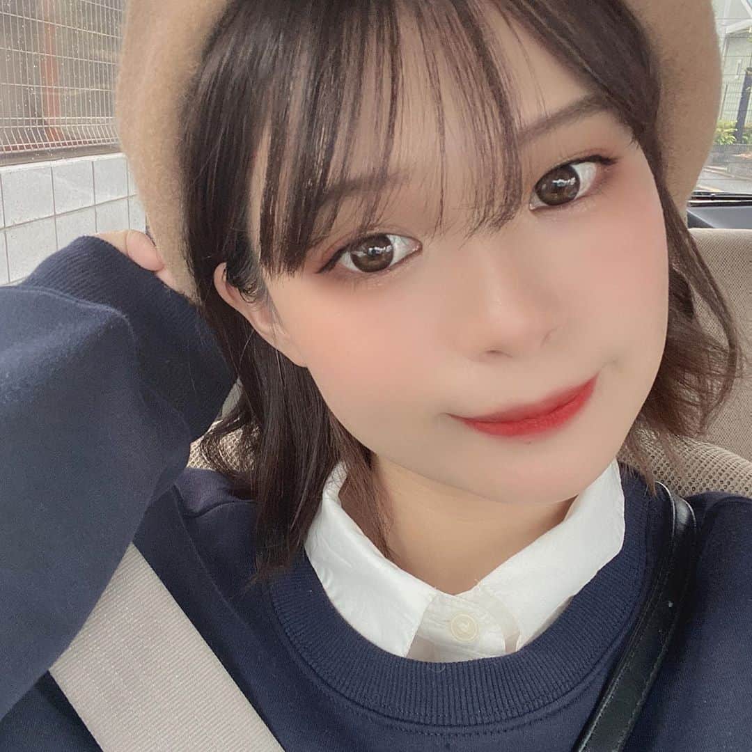 のインスタグラム：「今日は化粧のりも 前髪も伸びていい感じ☺︎ . 肌荒れ直しながら白くなるように していこうの巻！！ . 可愛い服探そっと . #ボブ #切りっぱなしボブ #タンバルモリ  #メイク #makeup #自撮り #セルカ  #좋아요 #일상룩 #메이크업」