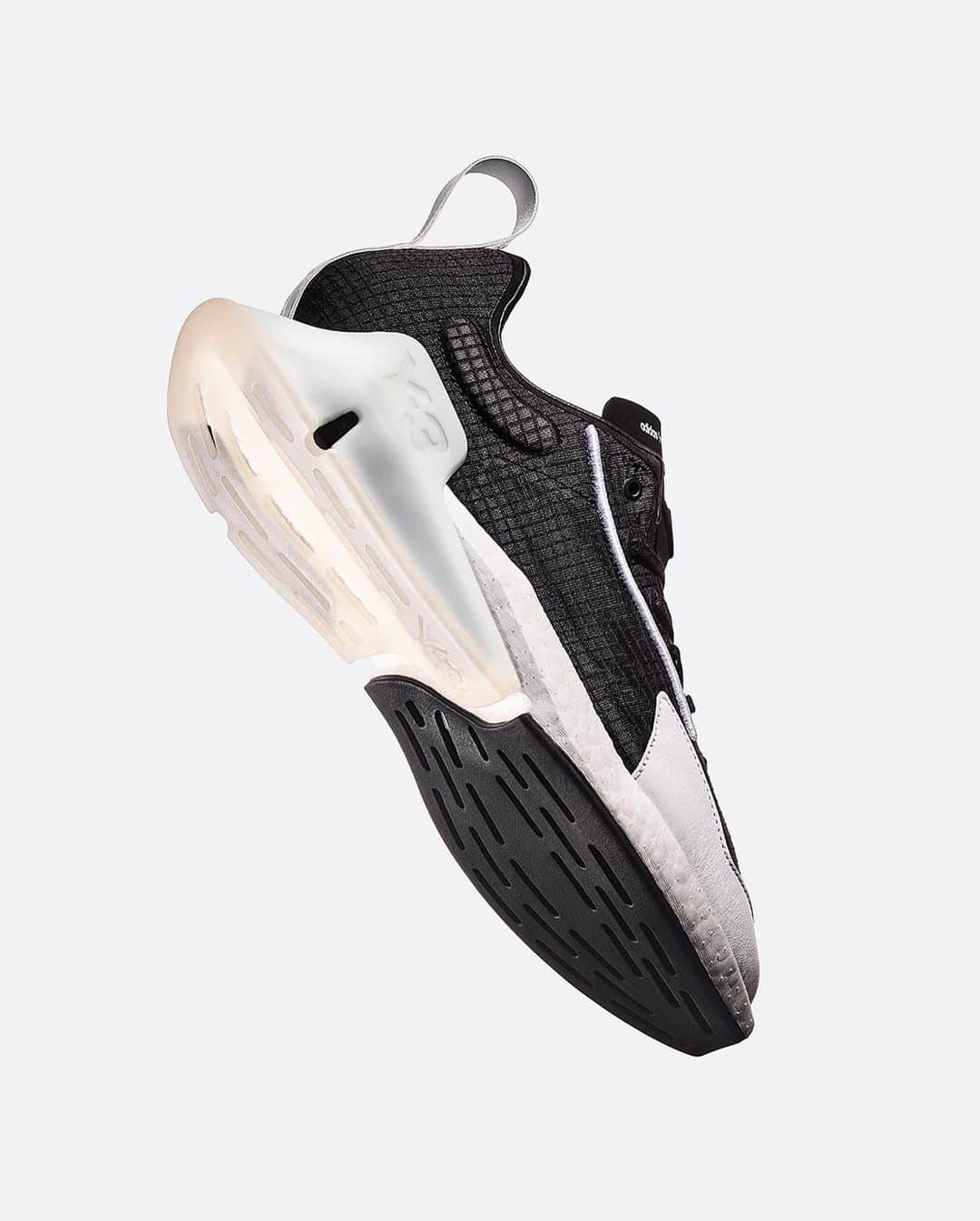 ワイスリーさんのインスタグラム写真 - (ワイスリーInstagram)「Introducing the Y-3 ORISAN.  Inspired by Y-3’s progressive approach to design, the silhouette is simultaneously striking and understated.  Available in three colourways from October the 29th, in-store and at adidas.com/y-3 --- #adidas #Y3 #YohjiYamamoto」10月22日 17時03分 - adidasy3