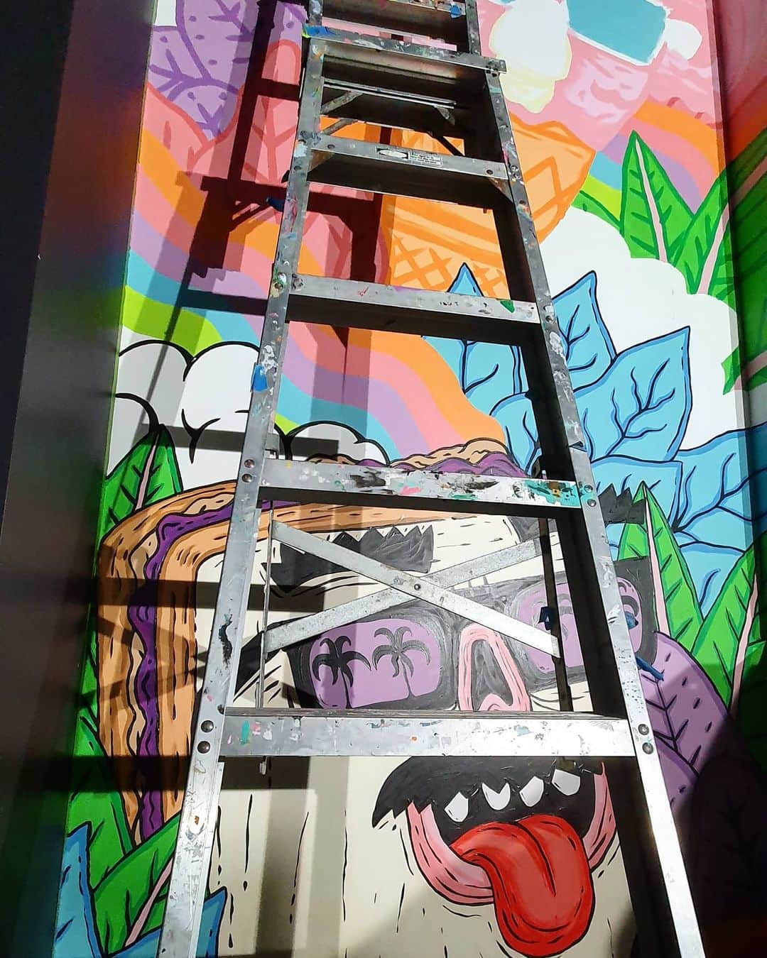 MULGAさんのインスタグラム写真 - (MULGAInstagram)「Progress shot from when I was painting at the new @peanutbutterjelly.official Lane Cove location recently.  #mulgatheartist #peanutbutterjelly #muralart #mural」10月22日 16時57分 - mulgatheartist