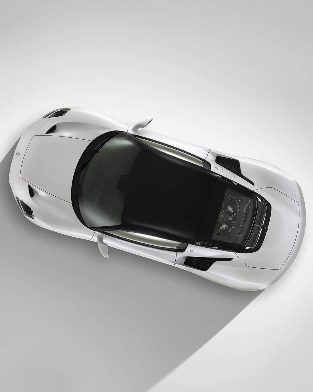 Maserati Japan | マセラティ ジャパンのインスタグラム：「Sculptural simplicity. Embrace raw beauty. MC20. The First of its Kind. https://www.maserati.com/jp/ja/models/mc20 #MaseratiMC20 #Maserati」