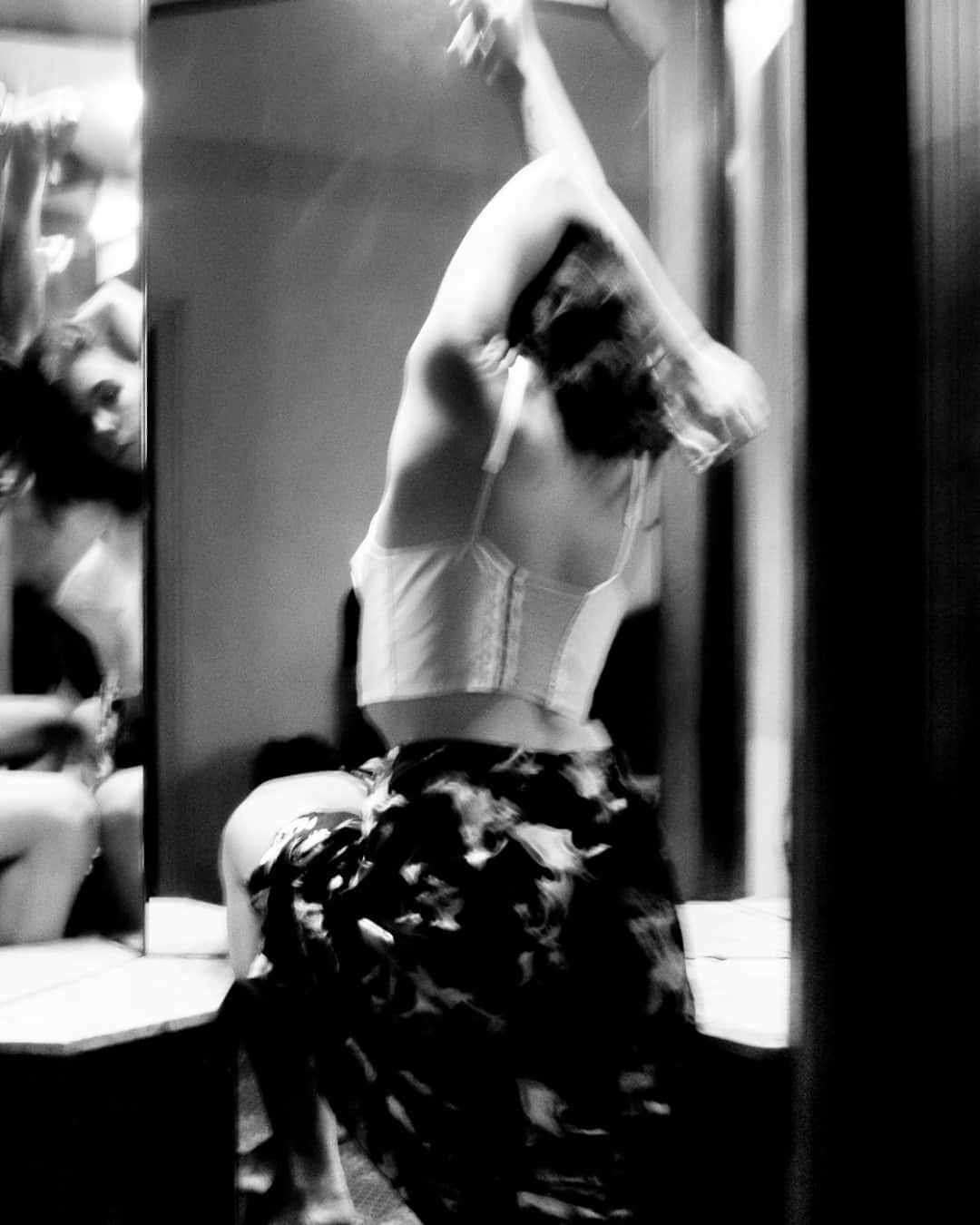 レジャビーのインスタグラム：「Nuit parisienne. MAISON LEJABY célèbre ses 90 ans : découvrez l'interprétation contemporaine d'une de nos archives de la décennie 1940 par @keffer_. — Parisian night. MAISON LEJABY celebrates its 90 years of existence : discover @keffer_'s contemporary interpretation of one of our archives from the 1940s.」