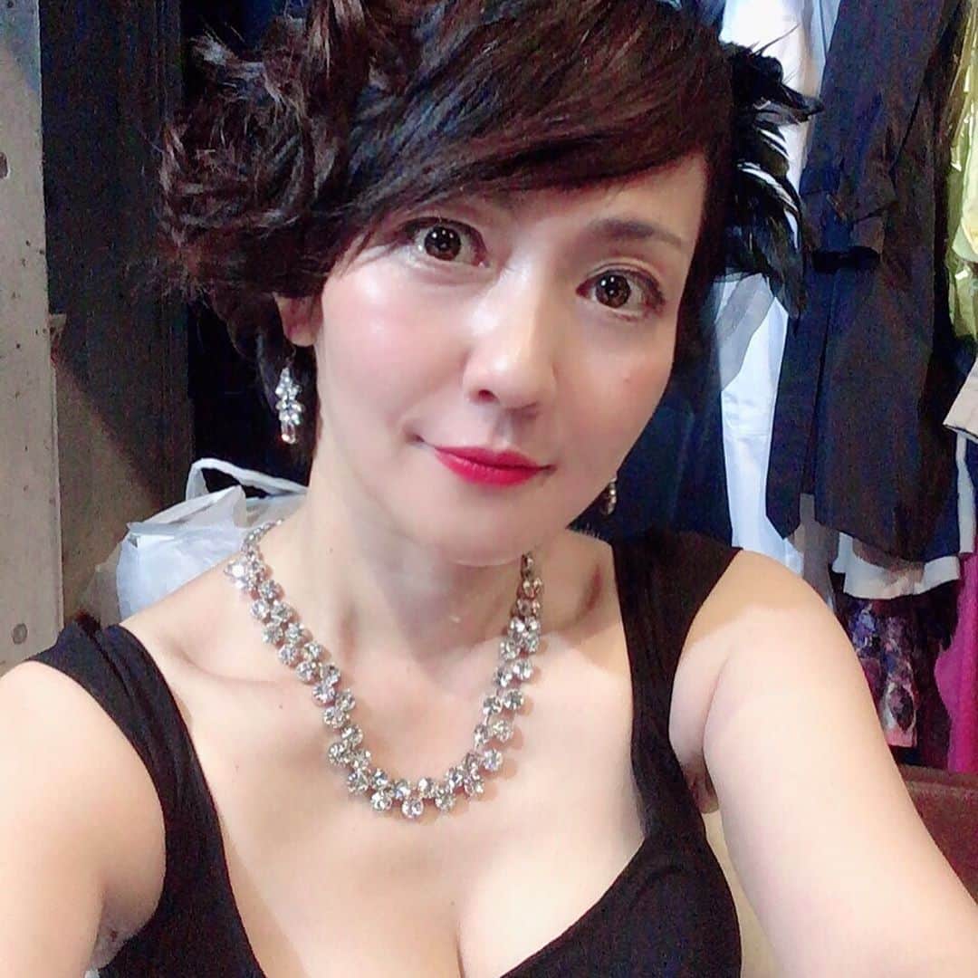 あだち理絵子さんのインスタグラム写真 - (あだち理絵子Instagram)「明日 23日から  #池袋humaxシネマズ   で #ただ傍にいるだけで  の上映がはじまります😊  私は 1シーンのみ 大女優役！（笑）  すごい衣装着させてもらいました💦😆  19時からの舞台挨拶に司会させていただきます😊  お席まだあるようなので 是非いらしてくださーいっ。  ▶︎チケット https://cinema.humax-cinema.co.jp/cgi-bin/sp/schd/ttl_list.cgi?tsc=31000&ymd=2020-10-23  ▶︎予告編 https://youtu.be/rh5p8pSOHMo﻿ ﻿   ﻿ ﻿▶︎スタジオTheater cafe NyanのHP﻿  https://www.studio-nyan.com/   2枚目の写真見てね😆  #映画#舞台挨拶#ただ傍にいるだけで #シアターカフェnyan #ソンミンギョン #ハンヨンホ #大野洋史#野中朋子 #美智子 #松﨑建ん語 語 #佃和夫 #岡山祐児 #あだち理絵子 #眞砂享子 #佐渡山順久 #堤裕子 #nyan #TOKI 監督 #韓国ロケ #movie」10月22日 17時11分 - adachi.rieko