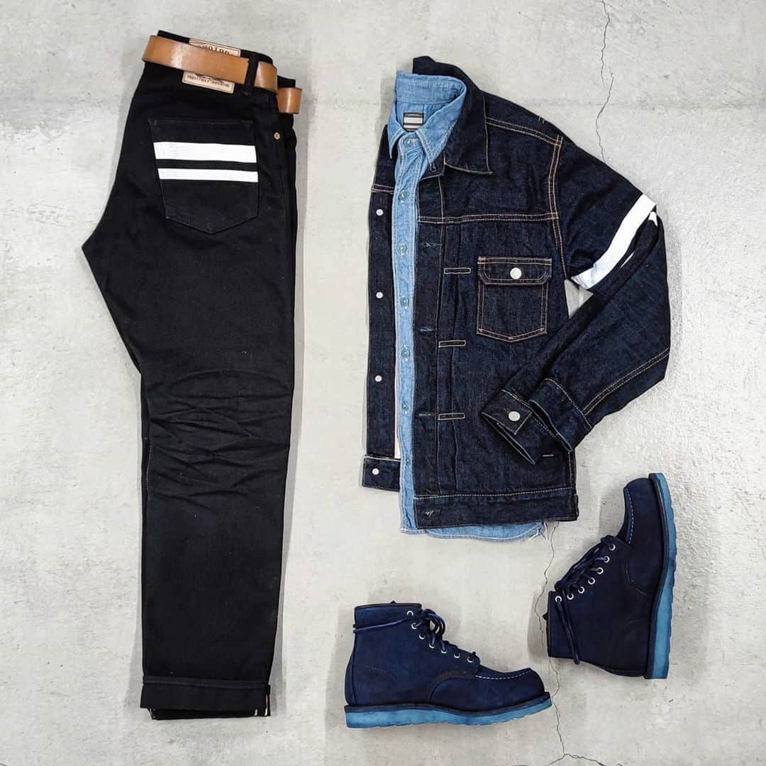 momotarojeansのインスタグラム：「indigo×Black. -Jacket:03-051 12oz denim jacket -Shirts:SJ091(ID) 5oz chambray shirts. -Jeans:15.7oz Zimbabwe cotton Black denim.」