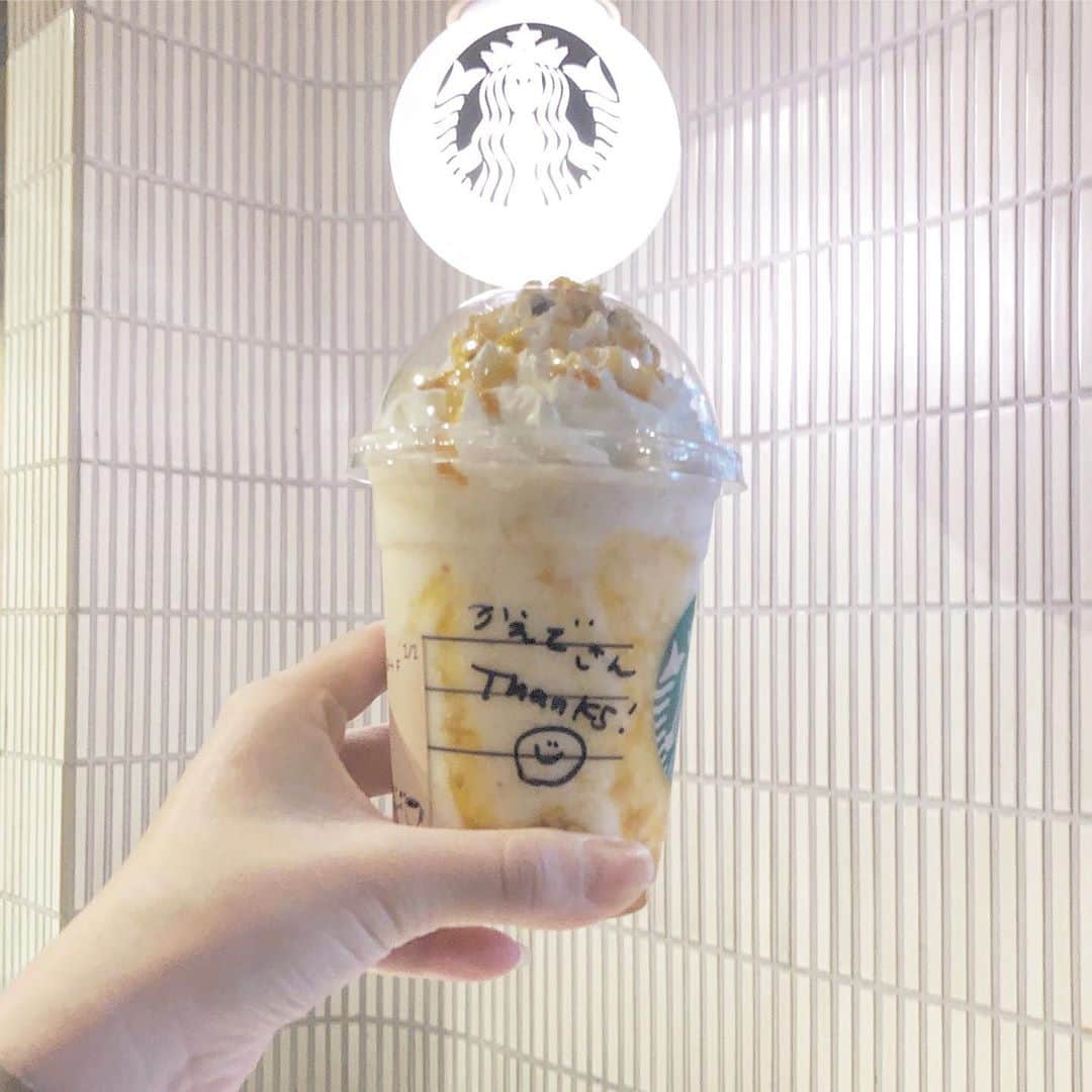白石かえでのインスタグラム：「﻿ ﻿ ﻿ ﻿ #スターバックス﻿ ☑︎オータムスイートフラッペ　6.2﻿ ﻿ ﻿ お誕生日だったから買って貰っちゃった✨﻿ ﻿ ﻿ 新作のオータムスイートフラッペ🍠﻿ 芋けんぴを食べてる！って感じの﻿ フラペチーノ💕﻿ 秋を感じるフラペチーノにうっとり。﻿ 飲み物というより食べ物！ってくらい﻿ お芋が入ってます🎶﻿ ﻿ ﻿ 店内は原宿店です！﻿ ﻿ ﻿ #スタバ新作﻿ #スタバ﻿ #フラペチーノ﻿ #starbucks﻿」