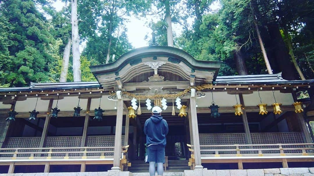 高井俊彦さんのインスタグラム写真 - (高井俊彦Instagram)「本日も２回目のー。 みんなと一緒に🎶 #高井トラベル #奈良パワースポット巡り  #ウォーキング #SHOWROOM 配信ツアー⛩️🚶✨  本日のスポットは••• #氷室神社 #平城京 #氷を奉納  バイト現場の真横に‼️‼️ ずっと行きたかったパワースポット❄️ またまた導かれました👍 パワーーーーーーーーーー⤴️⤴️⤴️⤴️⤴️」10月22日 17時06分 - takai_toshihiko