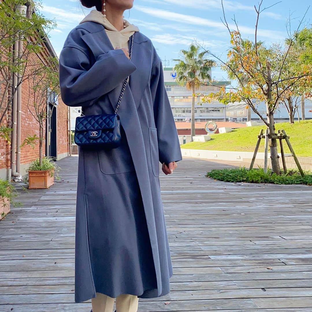 HandmadeLaboさんのインスタグラム写真 - (HandmadeLaboInstagram)「肌寒い日も増えてきて 薄手の羽織りものが重宝する季節に.…  ブルーの色味が綺麗な @fifth_store のライトガウンコート🧥  164cmでMサイズきてます♪  お得なクーポンでてました🎫  #fifth #フィフス#fifthtl #160cm以上コーデ  #サイドスリットライトガウンコート   #ponte_fashion #ママコーデ #mineby3mootd#mamagirl #ブルーコーデ#プチプラファッション#アラフォーコーデ#コートコーデ#秋コーデ#シンプルコーデ#ニットコーデ#セットアップ#フェミニン#ガウンコート」10月22日 17時07分 - ameri812