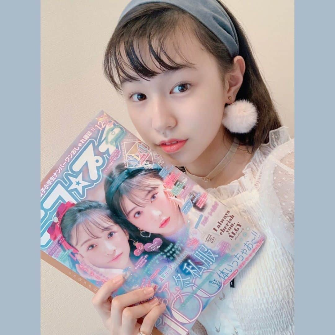 森﨑美月さんのインスタグラム写真 - (森﨑美月Instagram)「✨12月号〜〜〜💕💕 ❄️☃️⛸  今日はニコ⭐︎プチの発売日だよぉぉぉお❣️  表紙はぁぁあ… アキちゃん&アヤカちゃんっ❣️  この撮影を横で見ていたんだけど うっとりする可愛さにキュン死してしまいそうだったの‼︎ 😍❤️  誌面も冬のオシャレ情報が爆盛りだよぉぉおお😆✨ 楽しんでねぇ〜〜٩( 'ω' )و🌟  ❄️白がメインカラーの冬のおしゃれって好きだなぁ(*´꒳`*)❄️  #ニコプチ #プチモ #ジェニィラブ #森﨑美月 #もんちゃん」10月22日 17時16分 - morisaki_mizuki_