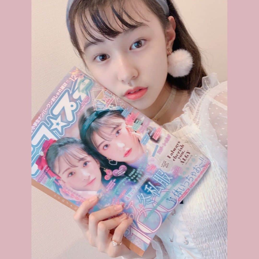 森﨑美月さんのインスタグラム写真 - (森﨑美月Instagram)「✨12月号〜〜〜💕💕 ❄️☃️⛸  今日はニコ⭐︎プチの発売日だよぉぉぉお❣️  表紙はぁぁあ… アキちゃん&アヤカちゃんっ❣️  この撮影を横で見ていたんだけど うっとりする可愛さにキュン死してしまいそうだったの‼︎ 😍❤️  誌面も冬のオシャレ情報が爆盛りだよぉぉおお😆✨ 楽しんでねぇ〜〜٩( 'ω' )و🌟  ❄️白がメインカラーの冬のおしゃれって好きだなぁ(*´꒳`*)❄️  #ニコプチ #プチモ #ジェニィラブ #森﨑美月 #もんちゃん」10月22日 17時16分 - morisaki_mizuki_