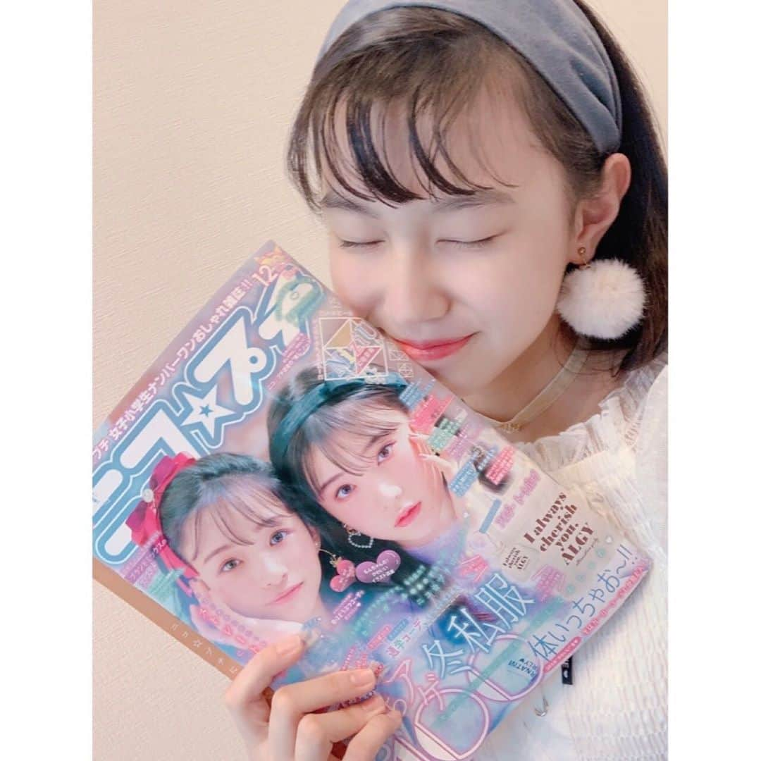 森﨑美月さんのインスタグラム写真 - (森﨑美月Instagram)「✨12月号〜〜〜💕💕 ❄️☃️⛸  今日はニコ⭐︎プチの発売日だよぉぉぉお❣️  表紙はぁぁあ… アキちゃん&アヤカちゃんっ❣️  この撮影を横で見ていたんだけど うっとりする可愛さにキュン死してしまいそうだったの‼︎ 😍❤️  誌面も冬のオシャレ情報が爆盛りだよぉぉおお😆✨ 楽しんでねぇ〜〜٩( 'ω' )و🌟  ❄️白がメインカラーの冬のおしゃれって好きだなぁ(*´꒳`*)❄️  #ニコプチ #プチモ #ジェニィラブ #森﨑美月 #もんちゃん」10月22日 17時16分 - morisaki_mizuki_