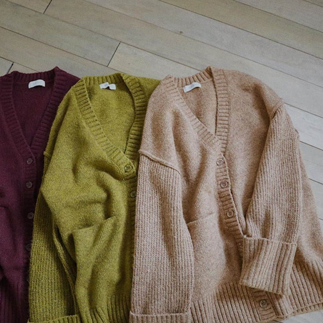 moca さんのインスタグラム写真 - (moca Instagram)「. No.10007260 LINKING OVER KNIT CARDIGAN ¥6,300+tax camel / olive / wine」10月22日 17時27分 - selectmoca