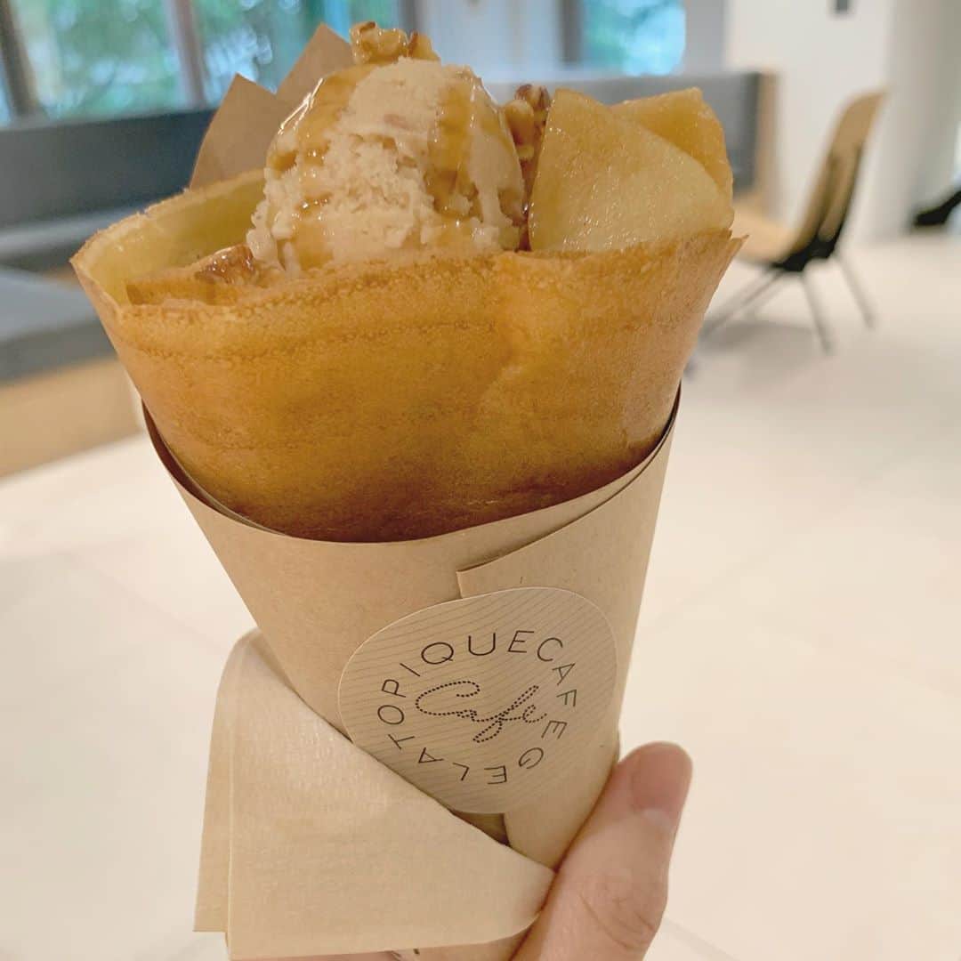 乙黒えりさんのインスタグラム写真 - (乙黒えりInstagram)「ジェラピケクレープ  絶品✨りんごキャラメル🍎シナモンの香りが最高〜  #ママコーデ#カジュアルコーデ#ニット」10月22日 17時28分 - ellyotoguro