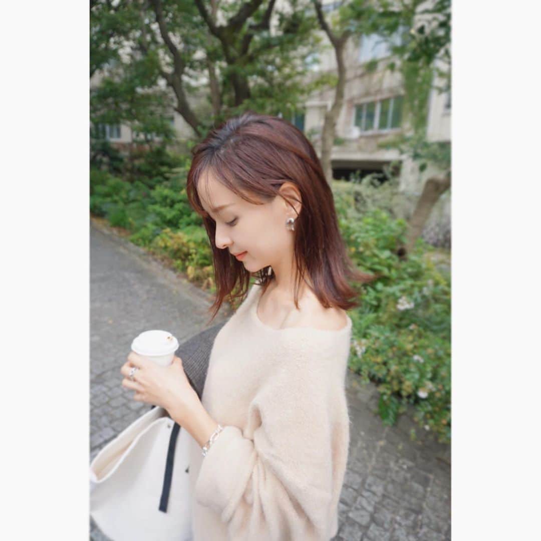 乙黒えりさんのインスタグラム写真 - (乙黒えりInstagram)「ジェラピケクレープ  絶品✨りんごキャラメル🍎シナモンの香りが最高〜  #ママコーデ#カジュアルコーデ#ニット」10月22日 17時28分 - ellyotoguro