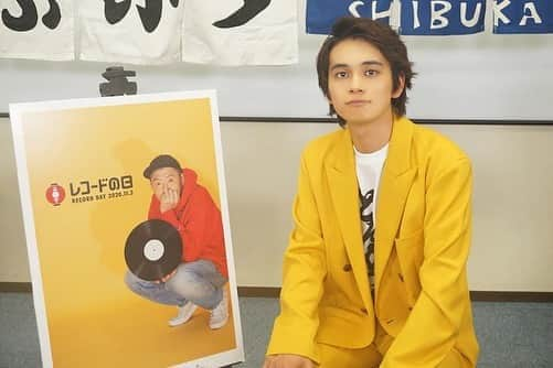 北村匠海のインスタグラム：「[#TakumiInterview] Movie “Tonkatsu DJ Agetaro” x Record Day Collaboration!  Takumi Kitamura’s interview and message video released! —  ／ 映画 #とんかつDJアゲ太郎 × #レコードの日 コラボ決定🐷🎧 ＼  主演 #北村匠海 さんの インタビュー＆メッセージ動画を公開✨  https://record-day.jp/news/tonkatsudj/  #北村匠海 #TakumiKitamura #DISH// #とんかつDJアゲ太郎 #レコードの日」