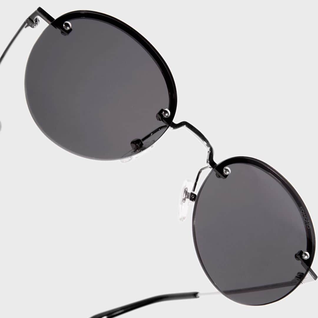 コモノさんのインスタグラム写真 - (コモノInstagram)「Meet our new rimless styles: Lenny and Silas. These sunglasses come with 2 different lens colours to match any look 🕶⁣ ⁣ #komono #ikkoopbelgisch」10月22日 17時38分 - komono
