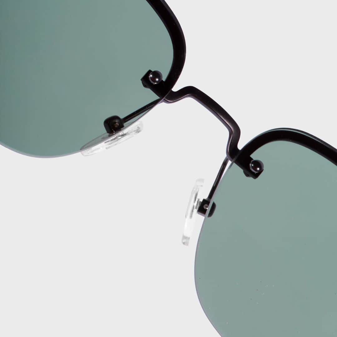 コモノさんのインスタグラム写真 - (コモノInstagram)「Meet our new rimless styles: Lenny and Silas. These sunglasses come with 2 different lens colours to match any look 🕶⁣ ⁣ #komono #ikkoopbelgisch」10月22日 17時38分 - komono