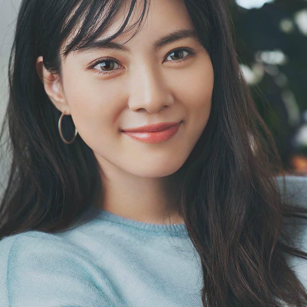 Oggi編集部さんのインスタグラム写真 - (Oggi編集部Instagram)「メガネの”JINS”から”大人のカラコン”がデビュー! 人気メイクアップアーティスト林由香里さんが監修、働くOggi世代もメイク感覚で 楽しむことができる新感覚のカラーコンタクトレンズです。 瞳の色がほんのり変化することで、今までと違うアイメイクにも挑戦できる!?　林さんのコメント満載、Oggi.jp掲載の記事も是非チェックしてください＾＾  #JINS #カラコン #JINS1DAYCOLOR #JINSカラコン #makeup #ヘアメイク #beauty #美容 #林由香里 #安座間美優 #model #モデル #PR」10月22日 17時38分 - oggi_mag