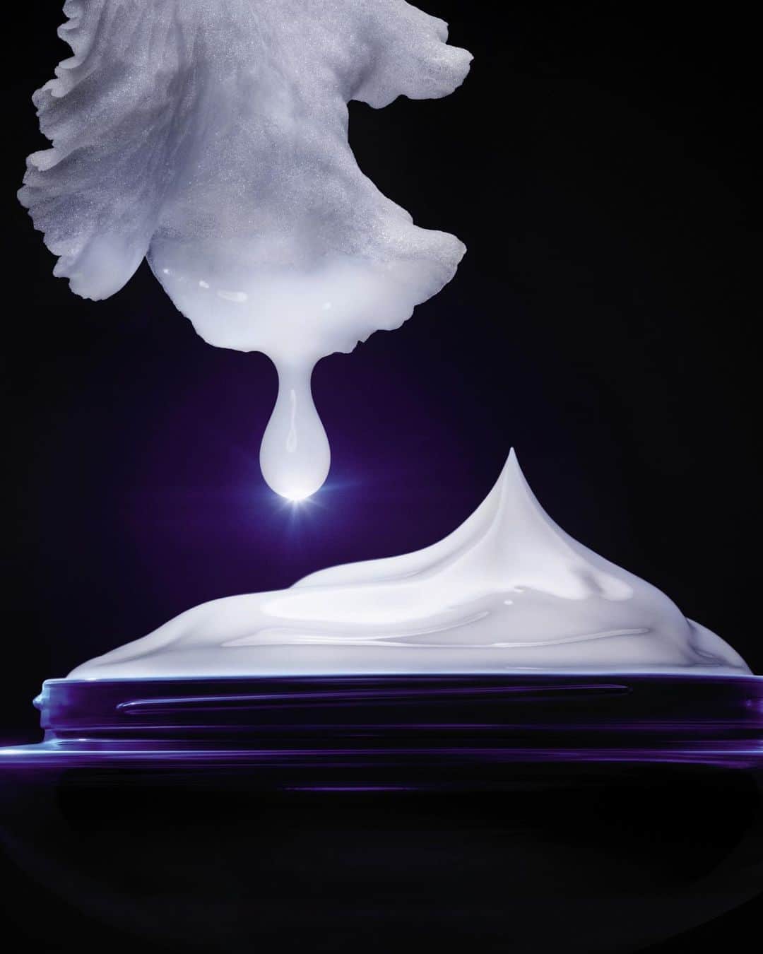 のインスタグラム：「With its light texture and silky feel, Orchidée Impériale is a unique sensory experience. Rich in age-defying technology, wrinkles are reduced by 23%*, firmness is improved by 15%**. Skin is seen to be younger, more beautiful, more radiant.***   *Clinical tests carried out by a dermatologist, 33 women over 1 month **Instrumental tests, 15 women, immediately after application. ***Scoring assessment by those around 32 women, 1 month  #Guerlain #GuerlainSkincare #OrchideeImperiale #Skincare #AntiAge #Orchids」