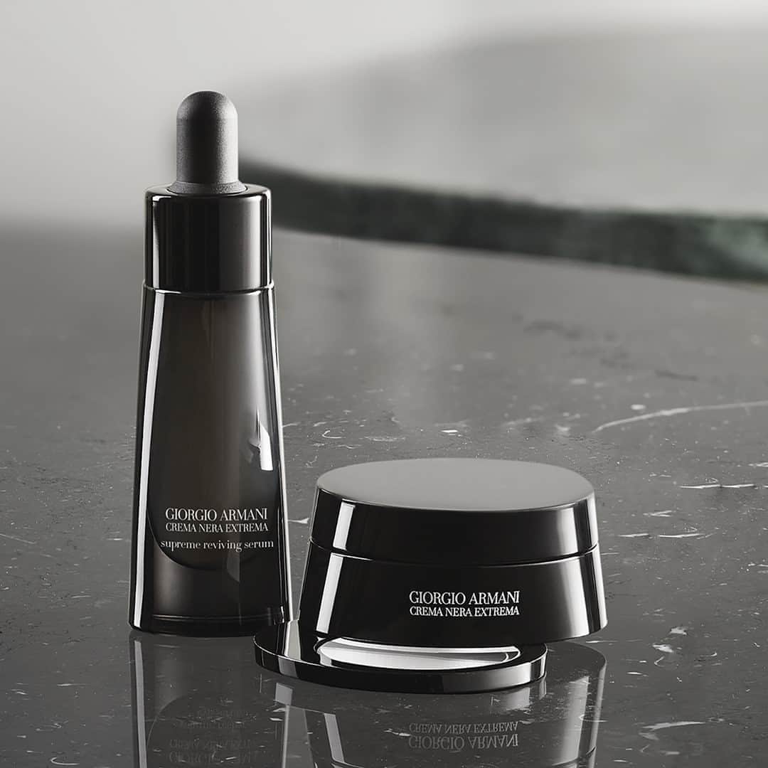 Armani Beautyさんのインスタグラム写真 - (Armani BeautyInstagram)「Redefine eye contours, reduce puffiness and illuminate the eye area with CREMA NERA SUPREME REVIVING SERUM and CREMA NERA LIGHT-REVIVING EYE CREAM.   #Armanibeauty #CremaNera #skincare」10月22日 17時39分 - armanibeauty