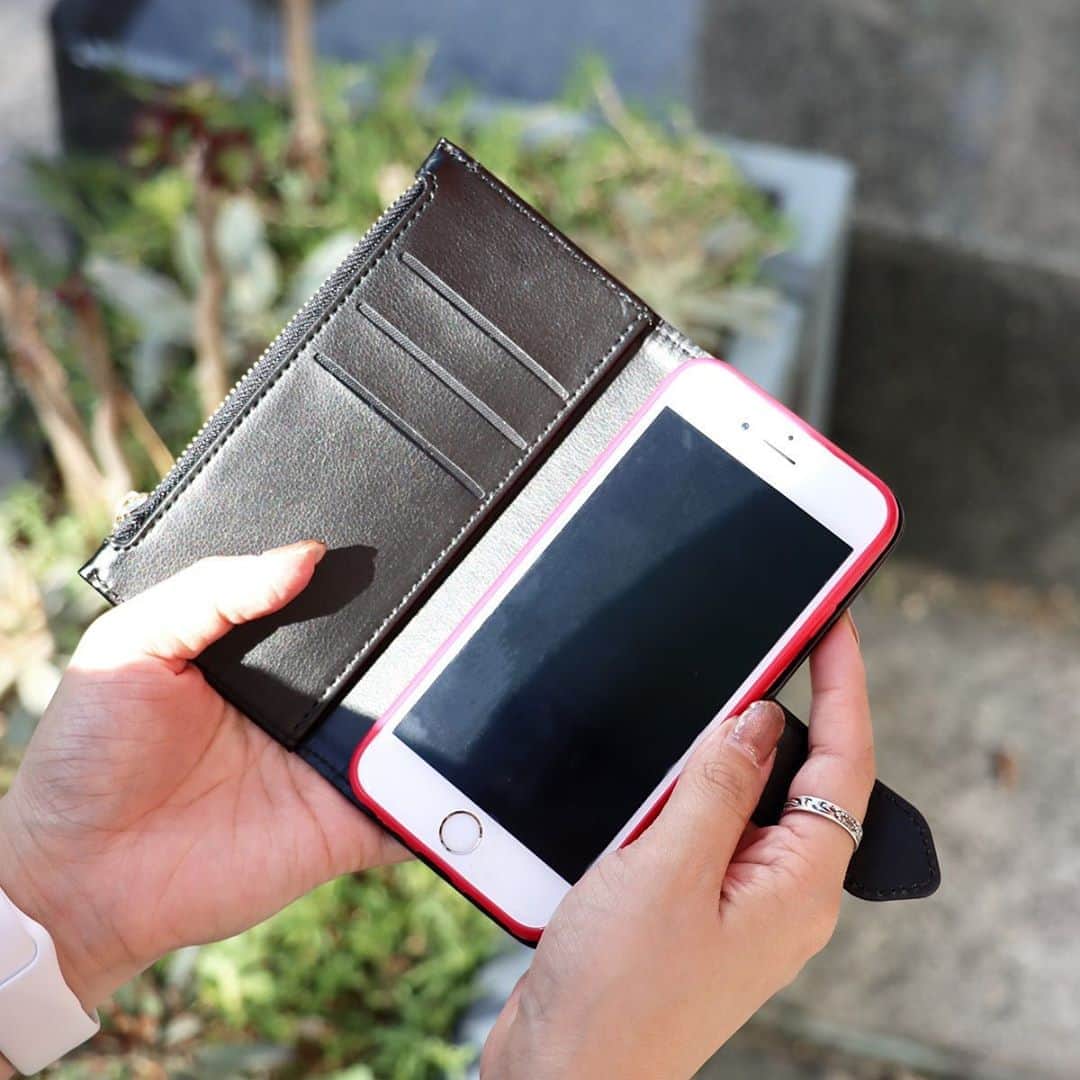 ASOKO ZAKKA STOREさんのインスタグラム写真 - (ASOKO ZAKKA STOREInstagram)「＝MOBILE CASE＝﻿ ﻿ ﻿ ASOKOで種類豊富にご用意しているiPhoneケース📱﻿ その中でオンラインストアでも販売しているおすすめ商品をピックアップしました♪﻿ ﻿ ﻿ ﻿ とにかく荷物を減らしたい！身軽にお出かけしたい！﻿ そんな人におすすめな財布型iPhoneケース ﻿ ﻿ カード入れ3つ、フリーポケット1つ、チャック付きポケット1つあるので﻿ 身分証やお札、小銭全て収納可能です。 ﻿ ﻿ ﻿ 当アカウントTOPページURLから購入可能です。 ﻿ ﻿ ﻿ ■配色財布型iPhone7・8ケース　全3色　税込880円﻿ ﻿ ﻿ ﻿ ××××××××××××××××××××××××××××﻿ ﻿ 店舗により在庫・品揃えが異なります。﻿ お問い合わせは各店舗までお願いいたします。﻿ なお、取り寄せ・取り置きは行なっておりませんのでご了承くださいませ。﻿ ﻿ ×××××××××××××××××××××××××××﻿ ﻿ ﻿ #ASOKO﻿ #iPhonecase﻿ #iPhoneケース﻿ #mobilecase﻿ #財布﻿ #手帳型ケース」10月22日 17時54分 - asokojpn