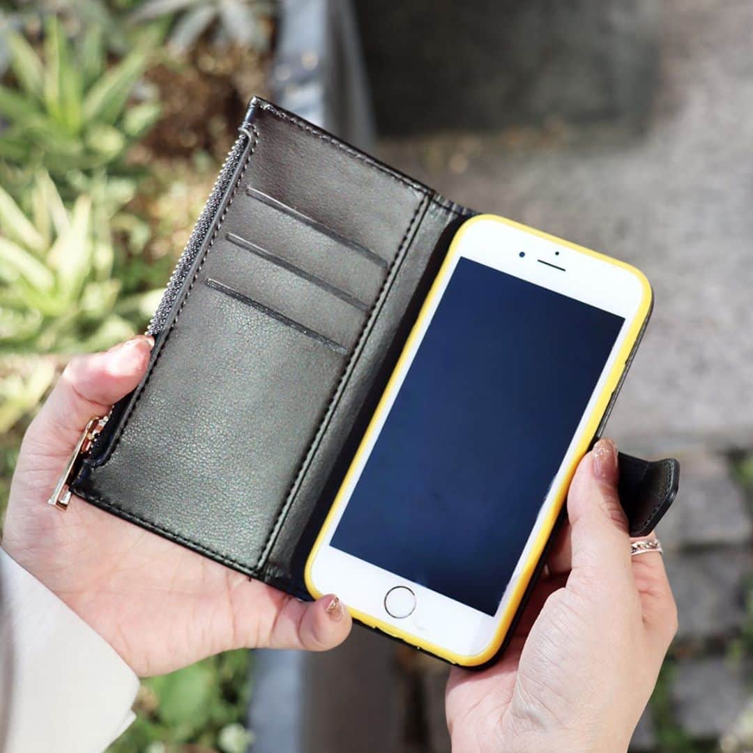 ASOKO ZAKKA STOREさんのインスタグラム写真 - (ASOKO ZAKKA STOREInstagram)「＝MOBILE CASE＝﻿ ﻿ ﻿ ASOKOで種類豊富にご用意しているiPhoneケース📱﻿ その中でオンラインストアでも販売しているおすすめ商品をピックアップしました♪﻿ ﻿ ﻿ ﻿ とにかく荷物を減らしたい！身軽にお出かけしたい！﻿ そんな人におすすめな財布型iPhoneケース ﻿ ﻿ カード入れ3つ、フリーポケット1つ、チャック付きポケット1つあるので﻿ 身分証やお札、小銭全て収納可能です。 ﻿ ﻿ ﻿ 当アカウントTOPページURLから購入可能です。 ﻿ ﻿ ﻿ ■配色財布型iPhone7・8ケース　全3色　税込880円﻿ ﻿ ﻿ ﻿ ××××××××××××××××××××××××××××﻿ ﻿ 店舗により在庫・品揃えが異なります。﻿ お問い合わせは各店舗までお願いいたします。﻿ なお、取り寄せ・取り置きは行なっておりませんのでご了承くださいませ。﻿ ﻿ ×××××××××××××××××××××××××××﻿ ﻿ ﻿ #ASOKO﻿ #iPhonecase﻿ #iPhoneケース﻿ #mobilecase﻿ #財布﻿ #手帳型ケース」10月22日 17時54分 - asokojpn