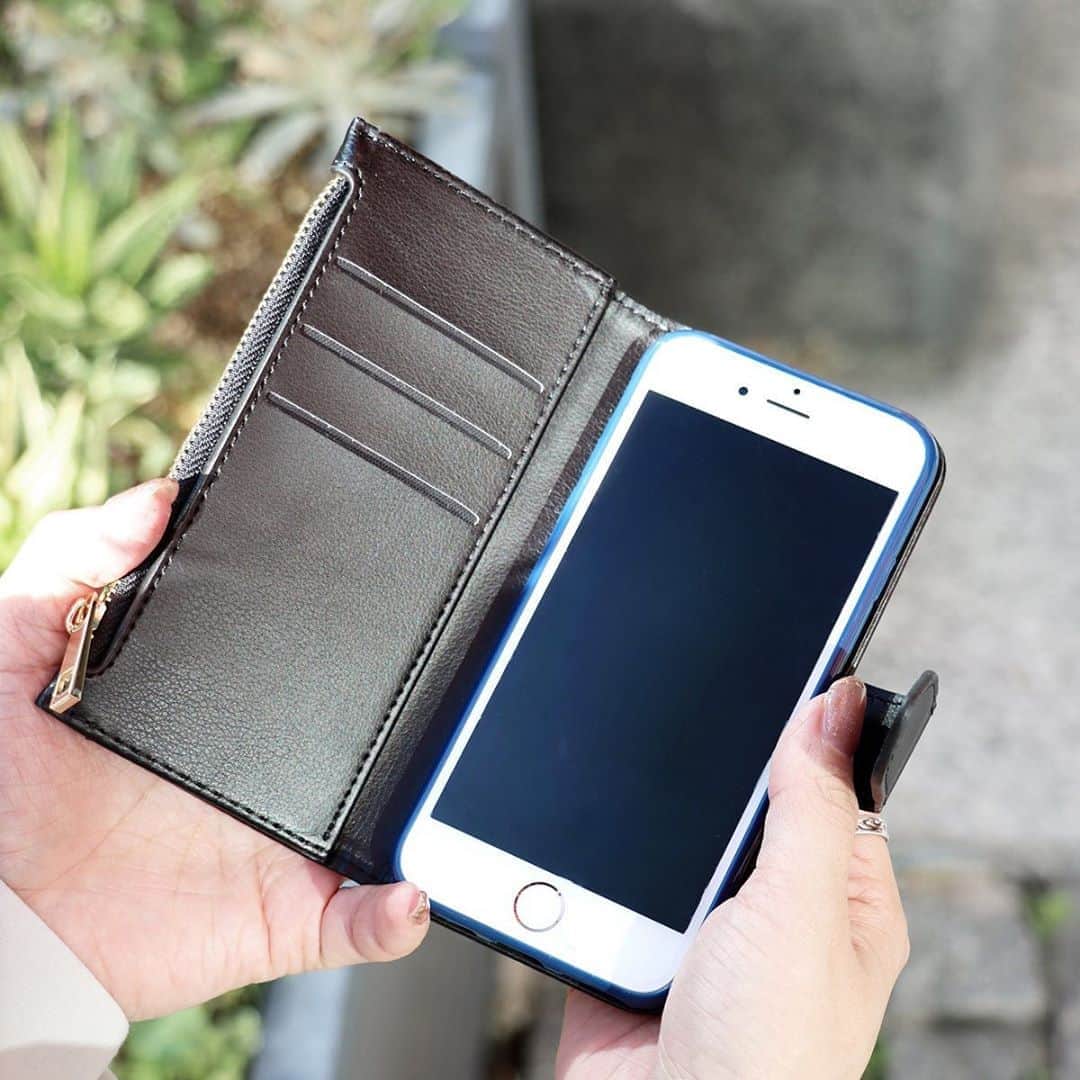 ASOKO ZAKKA STOREさんのインスタグラム写真 - (ASOKO ZAKKA STOREInstagram)「＝MOBILE CASE＝﻿ ﻿ ﻿ ASOKOで種類豊富にご用意しているiPhoneケース📱﻿ その中でオンラインストアでも販売しているおすすめ商品をピックアップしました♪﻿ ﻿ ﻿ ﻿ とにかく荷物を減らしたい！身軽にお出かけしたい！﻿ そんな人におすすめな財布型iPhoneケース ﻿ ﻿ カード入れ3つ、フリーポケット1つ、チャック付きポケット1つあるので﻿ 身分証やお札、小銭全て収納可能です。 ﻿ ﻿ ﻿ 当アカウントTOPページURLから購入可能です。 ﻿ ﻿ ﻿ ■配色財布型iPhone7・8ケース　全3色　税込880円﻿ ﻿ ﻿ ﻿ ××××××××××××××××××××××××××××﻿ ﻿ 店舗により在庫・品揃えが異なります。﻿ お問い合わせは各店舗までお願いいたします。﻿ なお、取り寄せ・取り置きは行なっておりませんのでご了承くださいませ。﻿ ﻿ ×××××××××××××××××××××××××××﻿ ﻿ ﻿ #ASOKO﻿ #iPhonecase﻿ #iPhoneケース﻿ #mobilecase﻿ #財布﻿ #手帳型ケース」10月22日 17時54分 - asokojpn