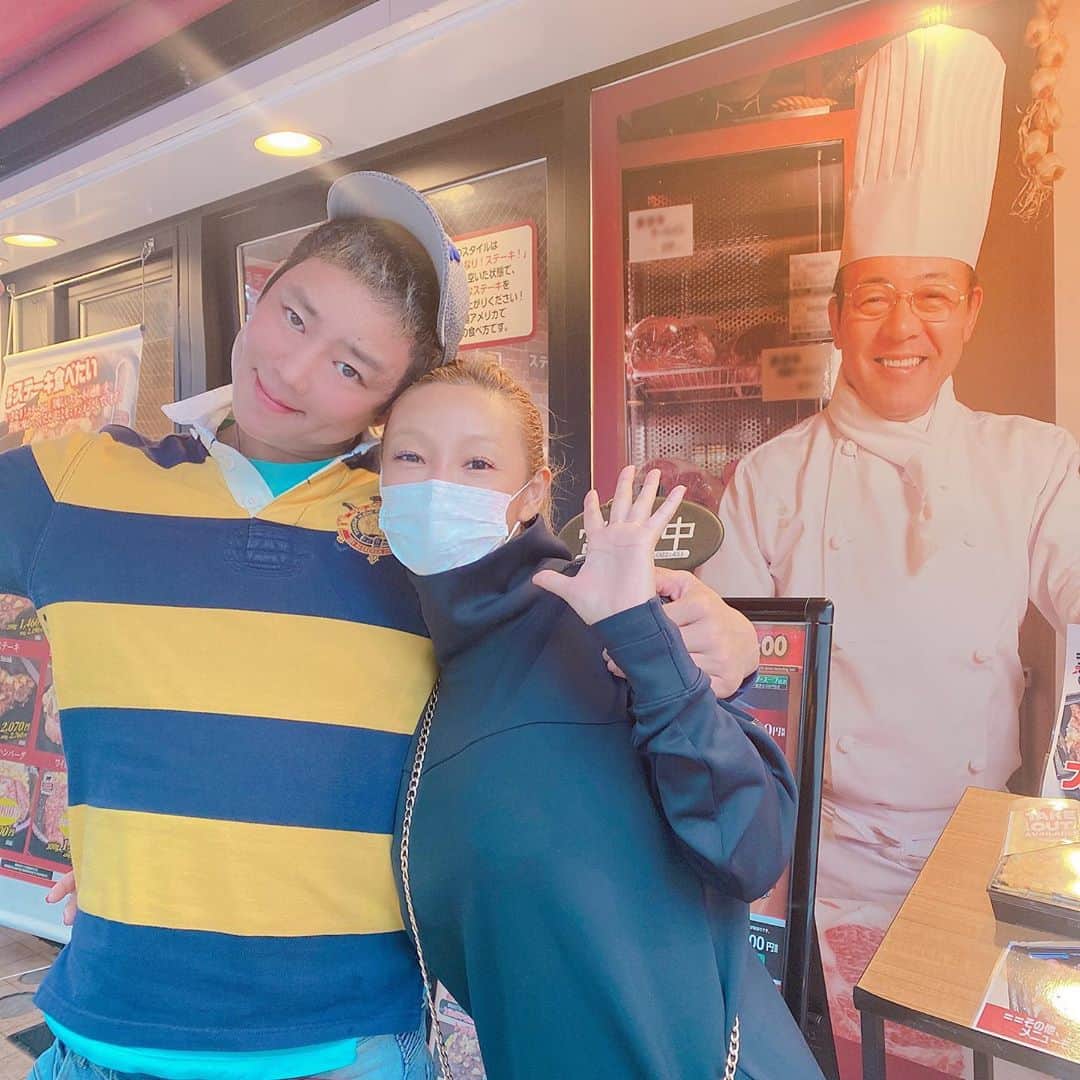 楽しんごさんのインスタグラム写真 - (楽しんごInstagram)「妹といきなりステーキ🥩  #1キロステーキ #楽しんご#jujuちゃん」10月22日 17時49分 - tanoshingo.official