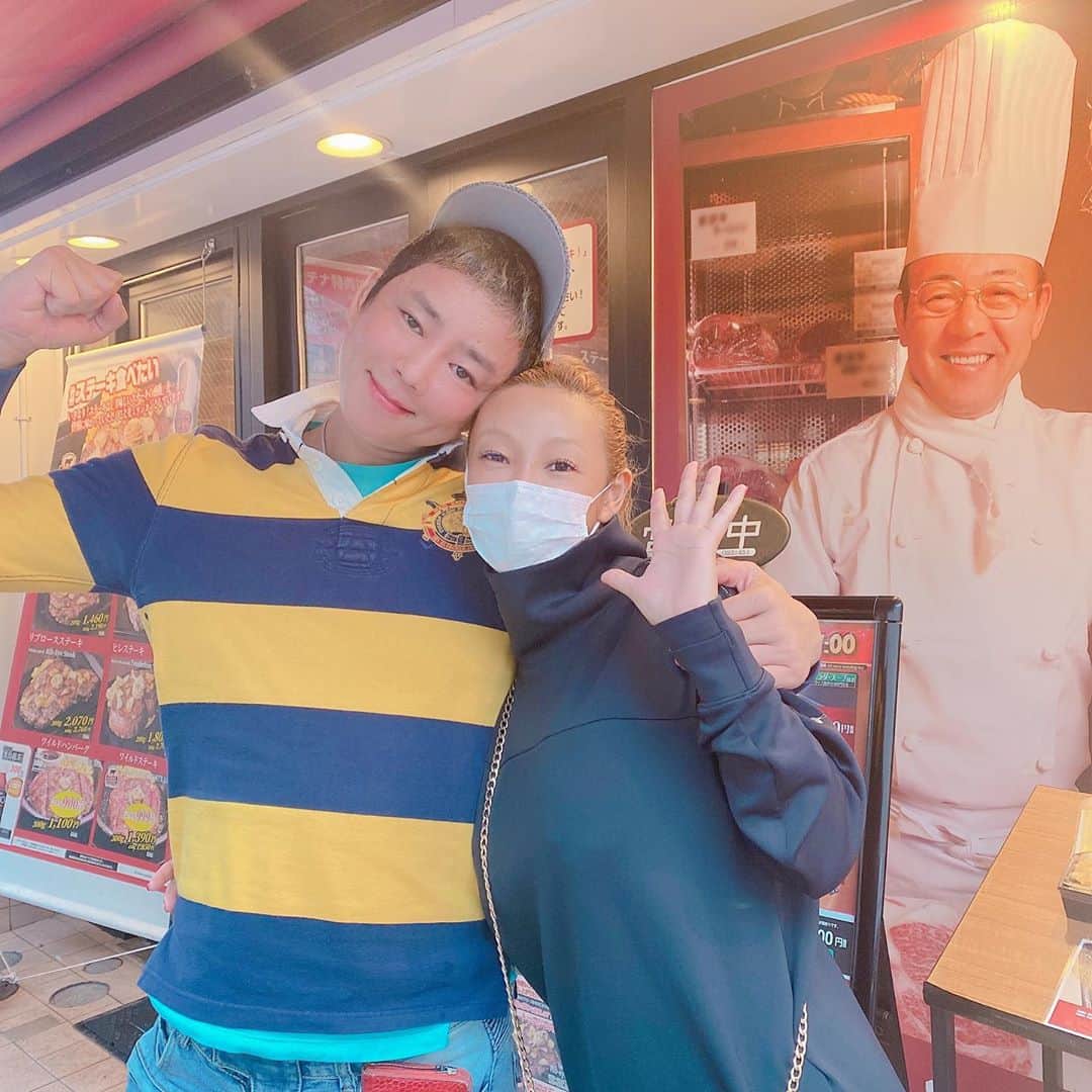 楽しんごさんのインスタグラム写真 - (楽しんごInstagram)「妹といきなりステーキ🥩  #1キロステーキ #楽しんご#jujuちゃん」10月22日 17時49分 - tanoshingo.official