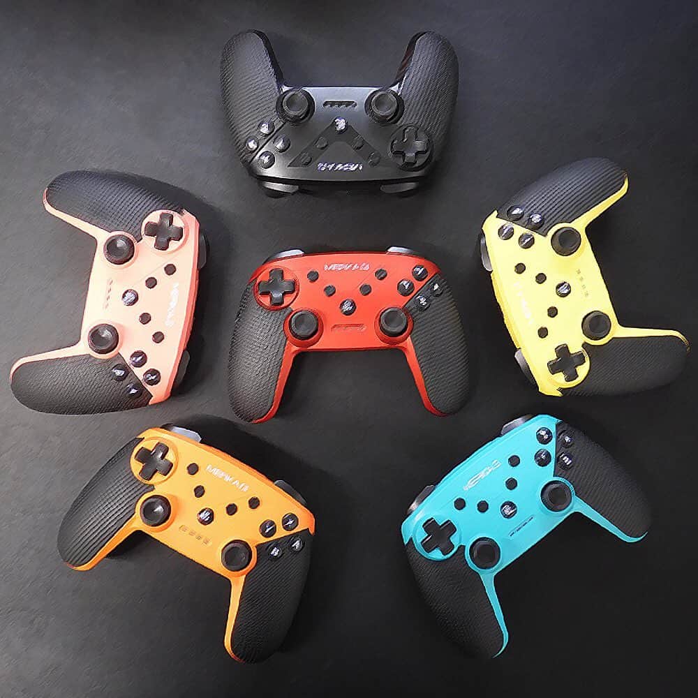 Alonso Selectのインスタグラム：「全6色！MERKA.G製プロコン🎮 #merka.g #メルカジー #スケッチ風 #プロコントローラー #プロコン #proコントローラー #ゴールド #カラフル #スイッチライト #スイッチ #nintendoswitch #nintendoswitchlite」