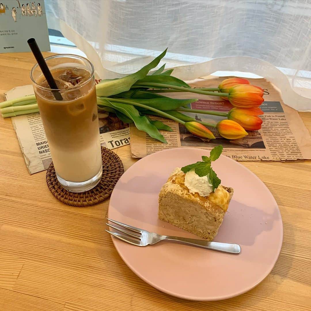 のインスタグラム：「. 最近インスタでよく見る韓国風カフェ☁️ 店内も可愛かったし ケーキも美味しかった〜！」
